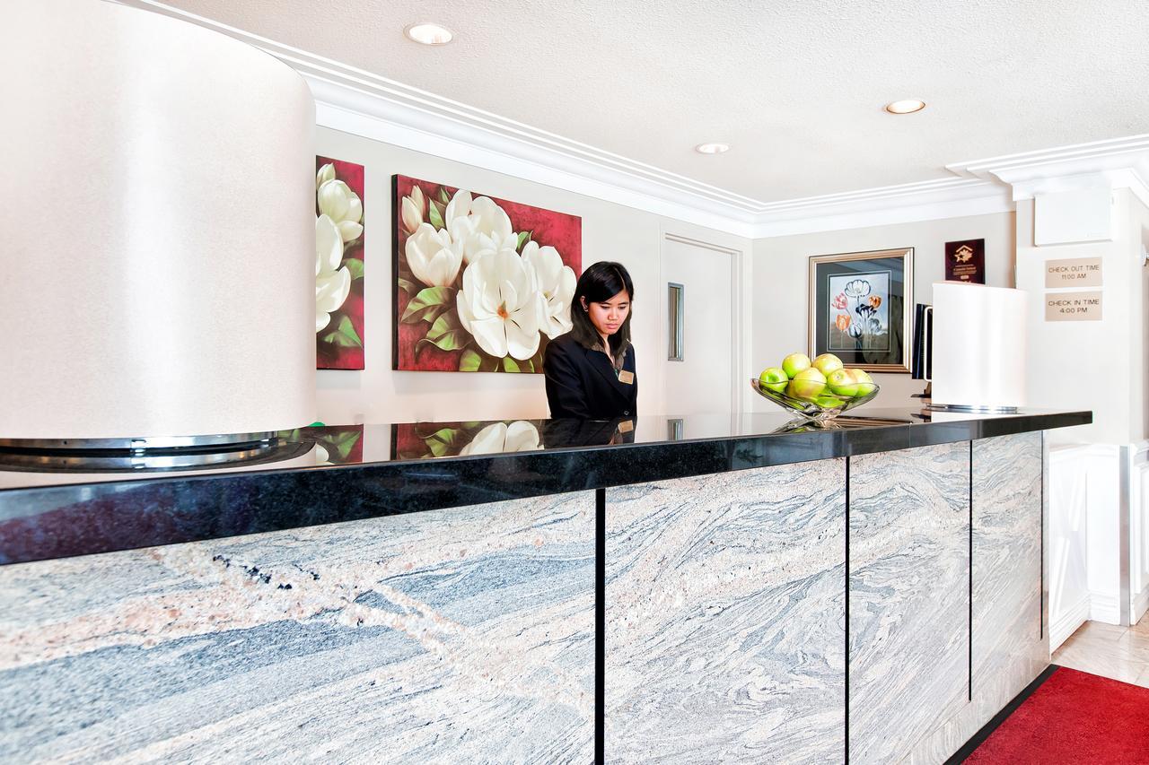 Vista Lobby West Edmonton Mall Inn