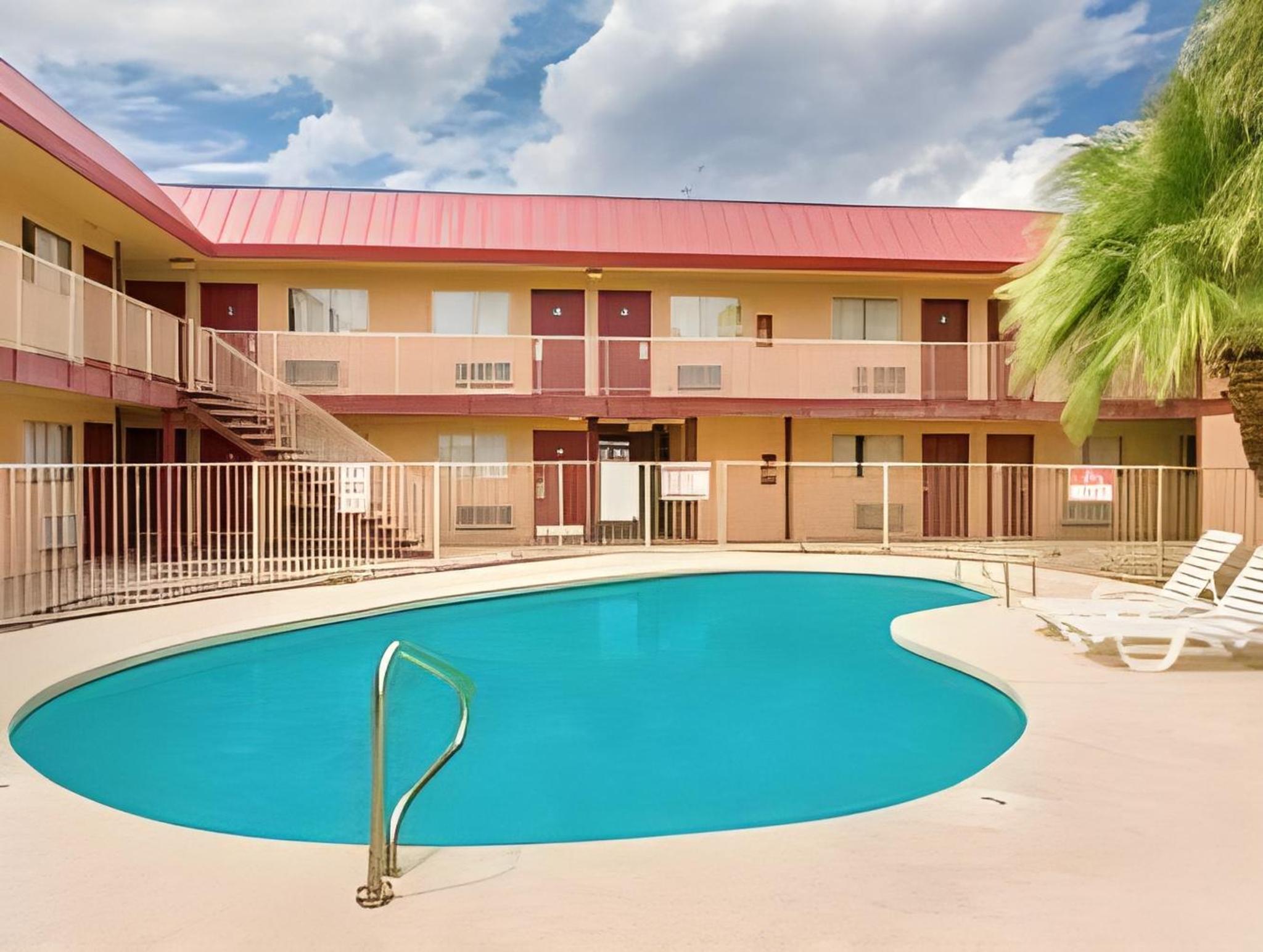 Vista Piscina Knights Inn Phoenix at N Black Canyon Hwy