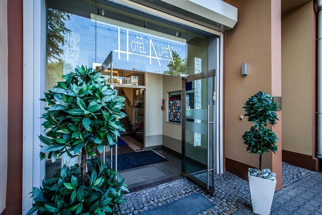 Varios Hotel Alpex