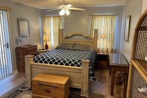 Alquiler Vacacional - Claire’s Cottage is located on 7 secluded acres with a coded privacy gate.