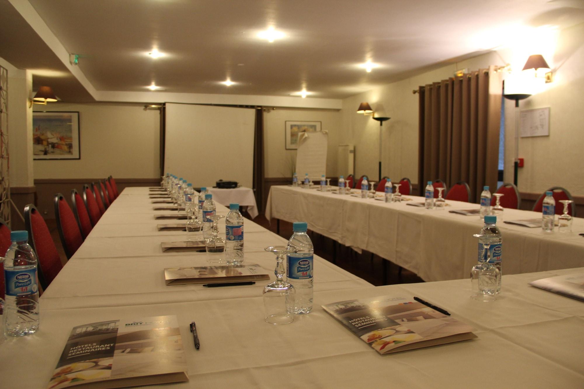 Sala de Reuniones Brit Hotel Le Cygne