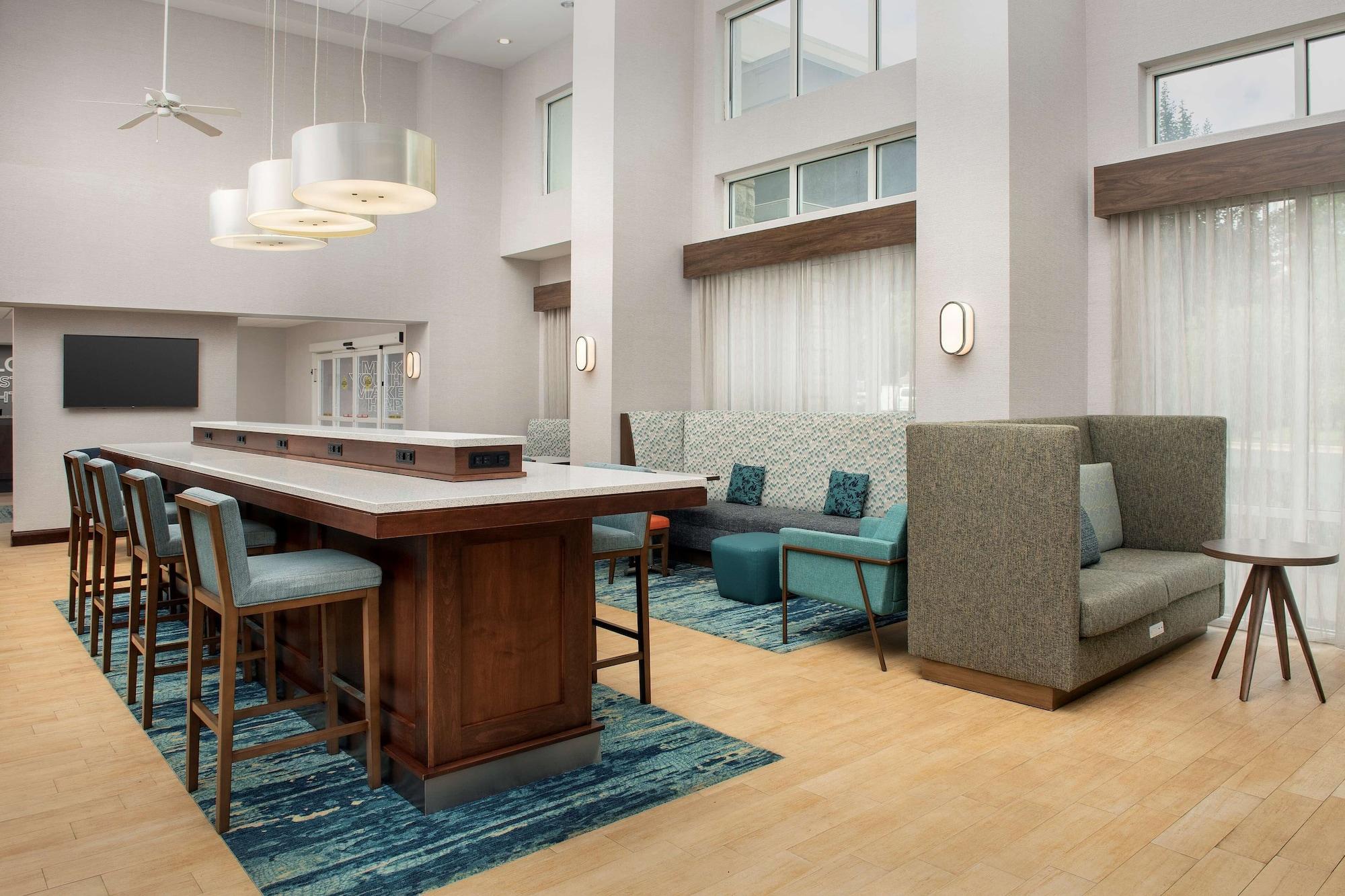 Vista Lobby Hampton Inn & Suites Holly Springs
