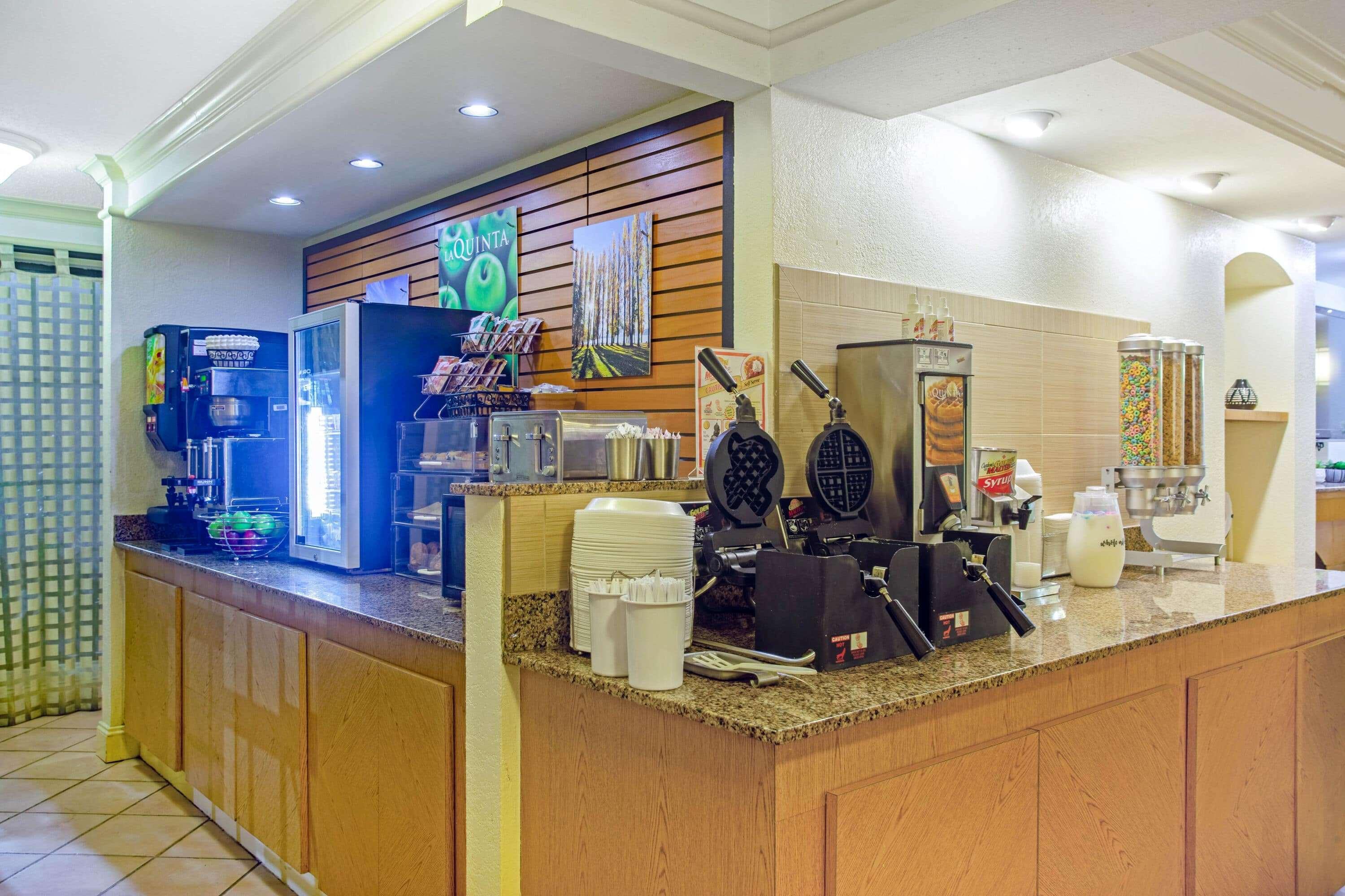 Restaurant La Quinta Inn by Wyndham Victoria