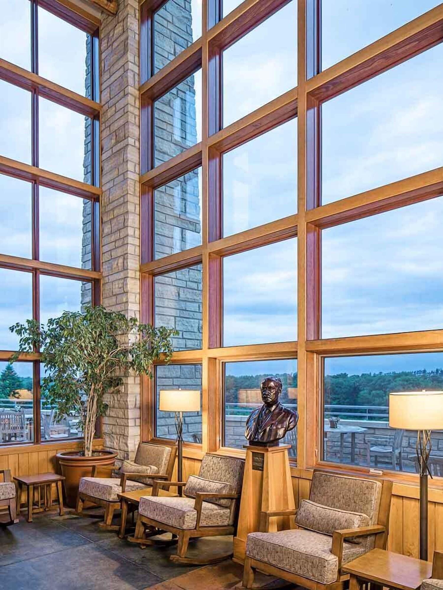 Vista Lobby Lied Lodge & Conference Center