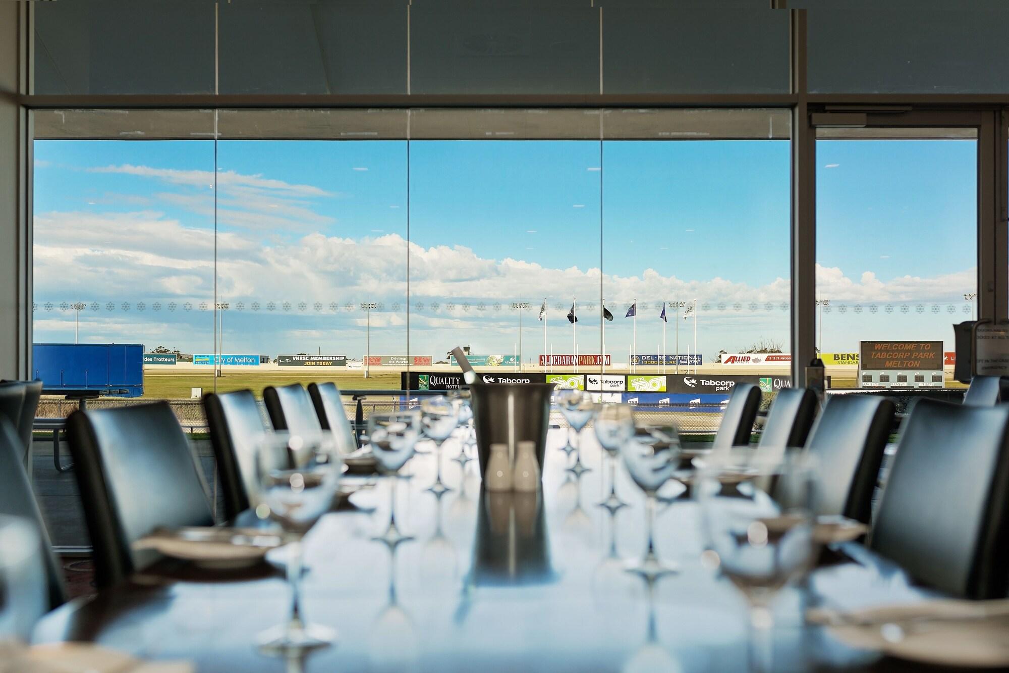 Restaurant Mantra Melbourne Melton