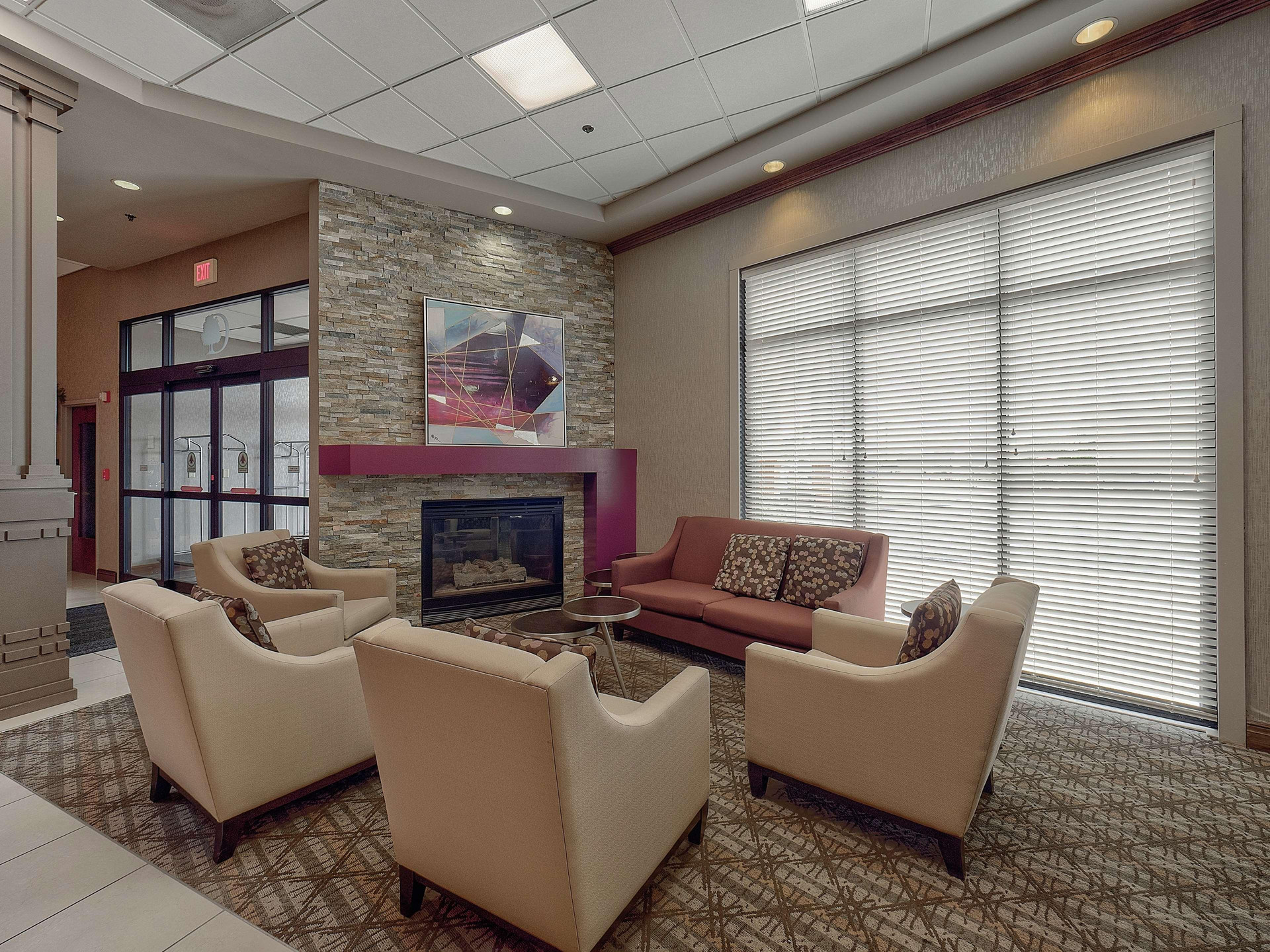 Vista Lobby DoubleTree by Hilton Hotel Bloomington