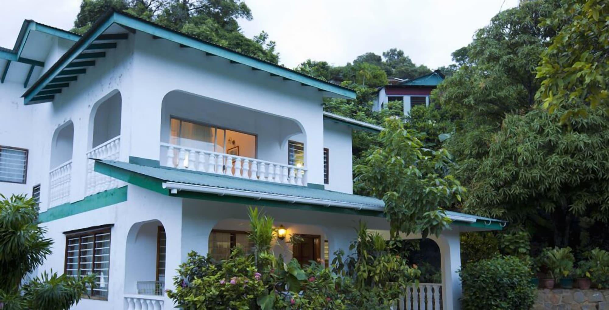 Varios Le Manglier Guest House