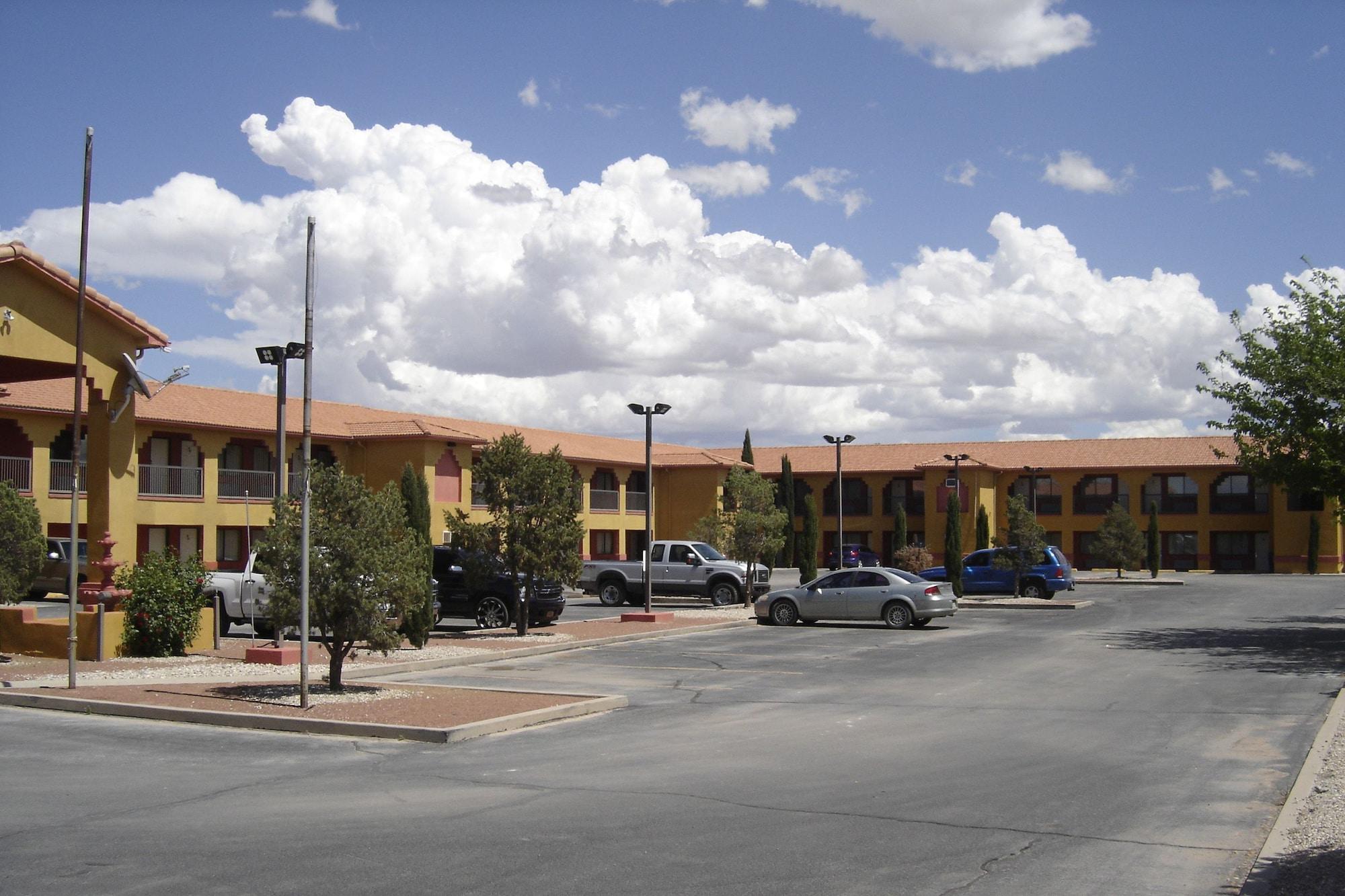 Vista Exterior Days Inn by Wyndham Carlsbad