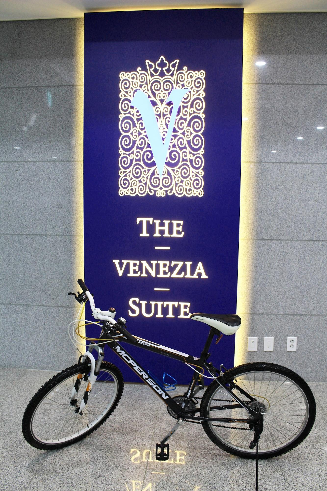 Varios The Venezia Suite Hotel