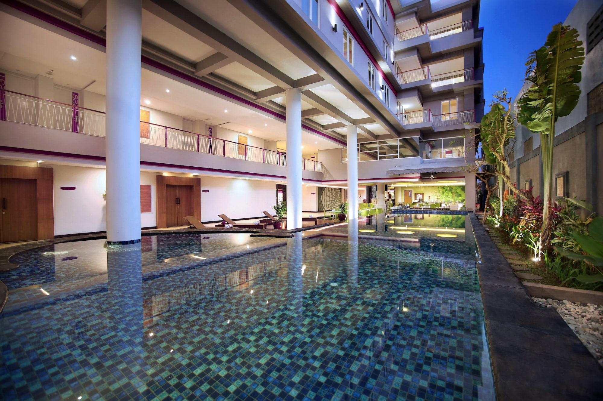 Vista Piscina favehotel Sunset Seminyak