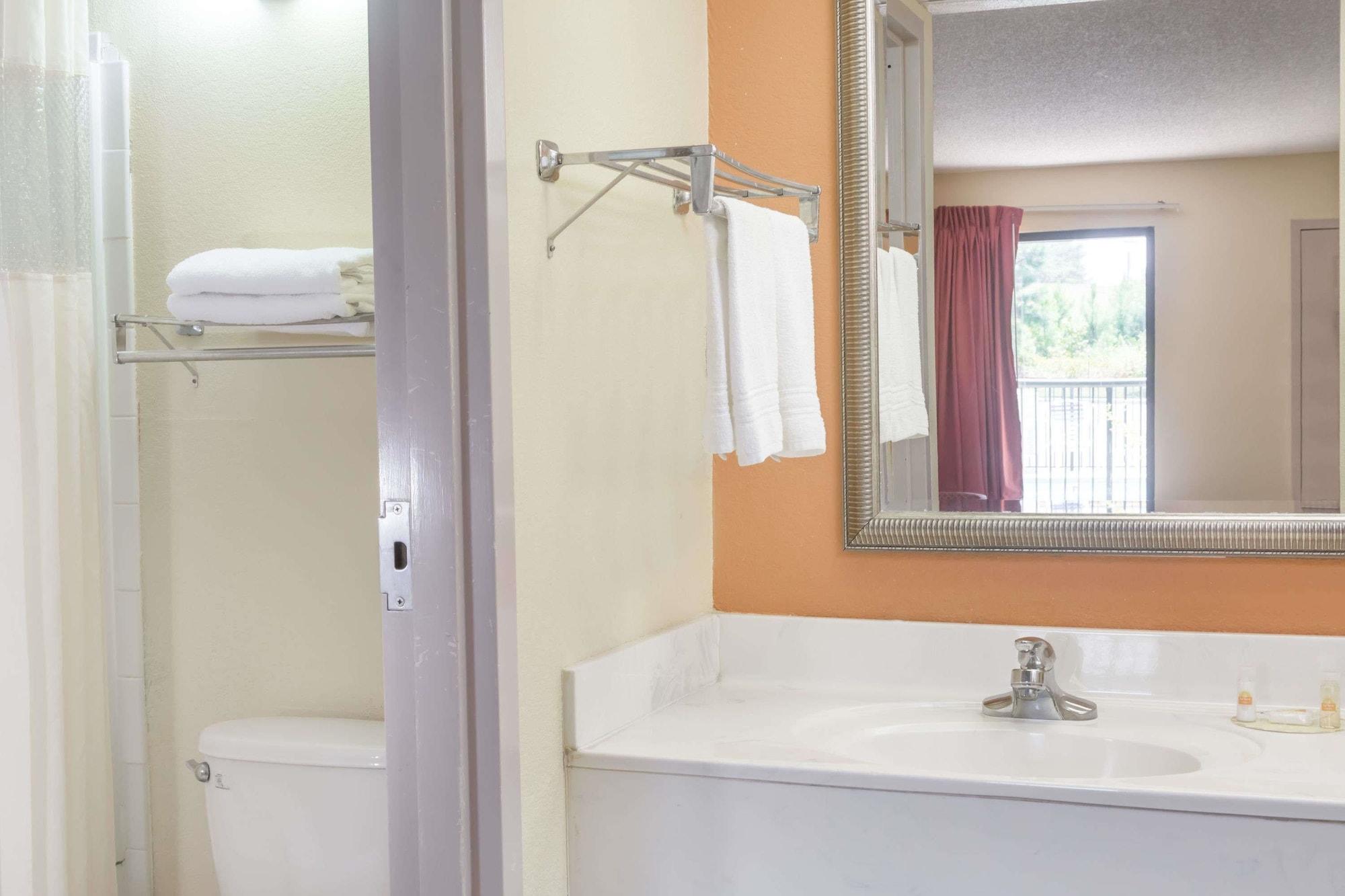 Equipamiento de Habitación Days Inn by Wyndham Sanford
