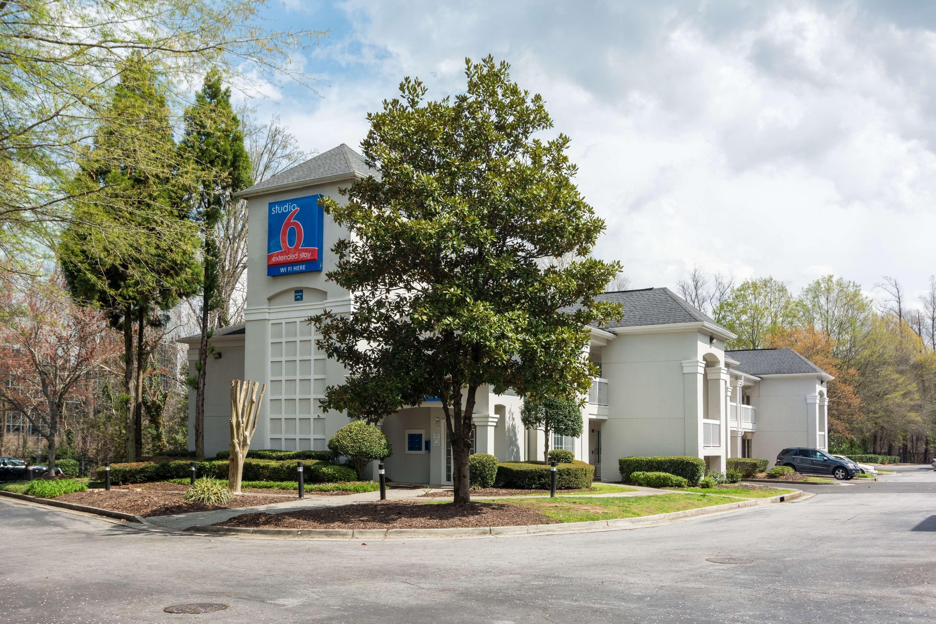 Vista Exterior Studio 6 Tucker, GA - Atlanta Northlake