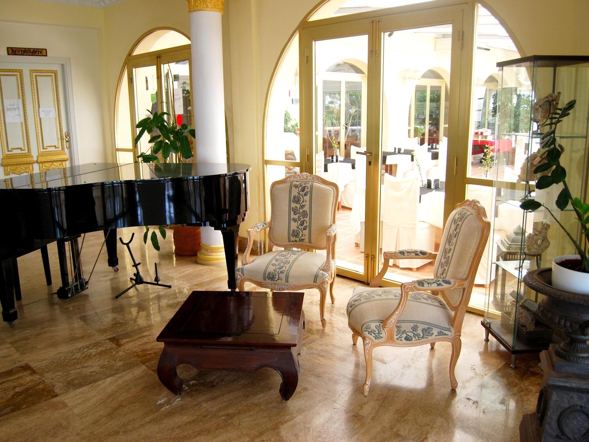 Bar/Salón Hotel El Dorado
