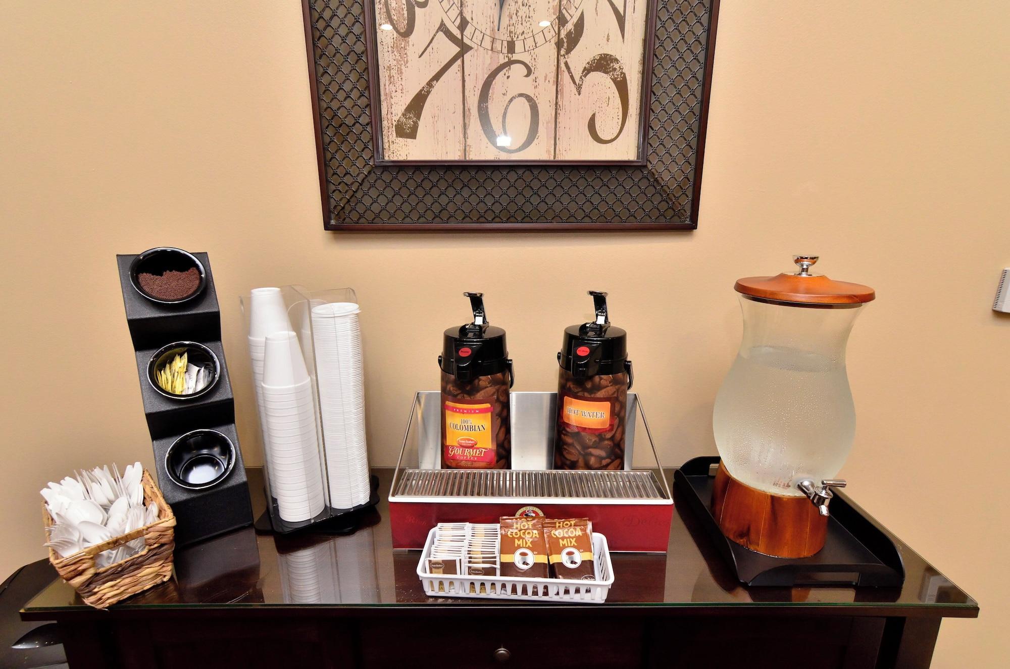 Bar/Salón Cobblestone Inn & Suites - Fort Madison