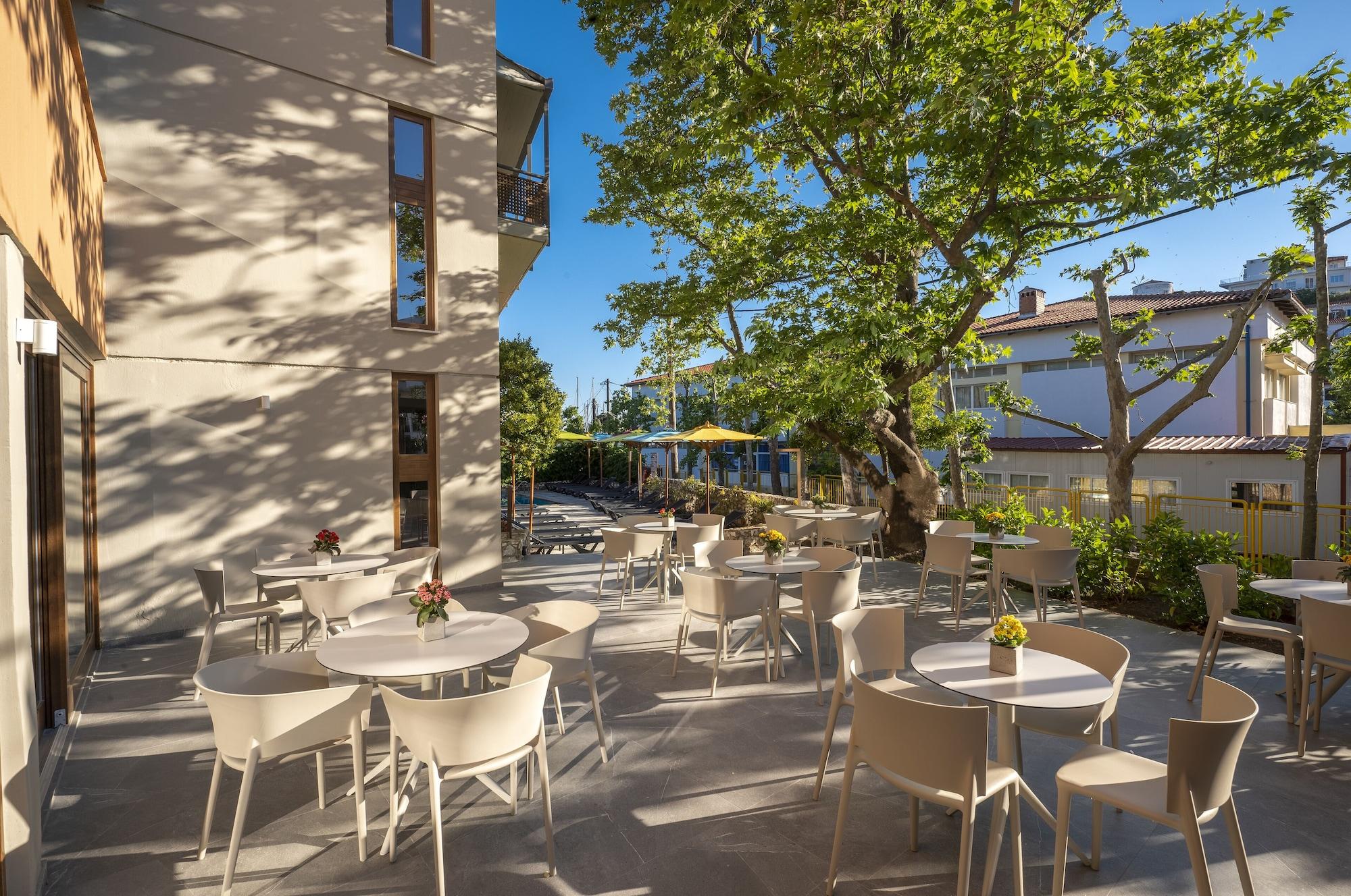 Bar/Salón Alkyon Hotel