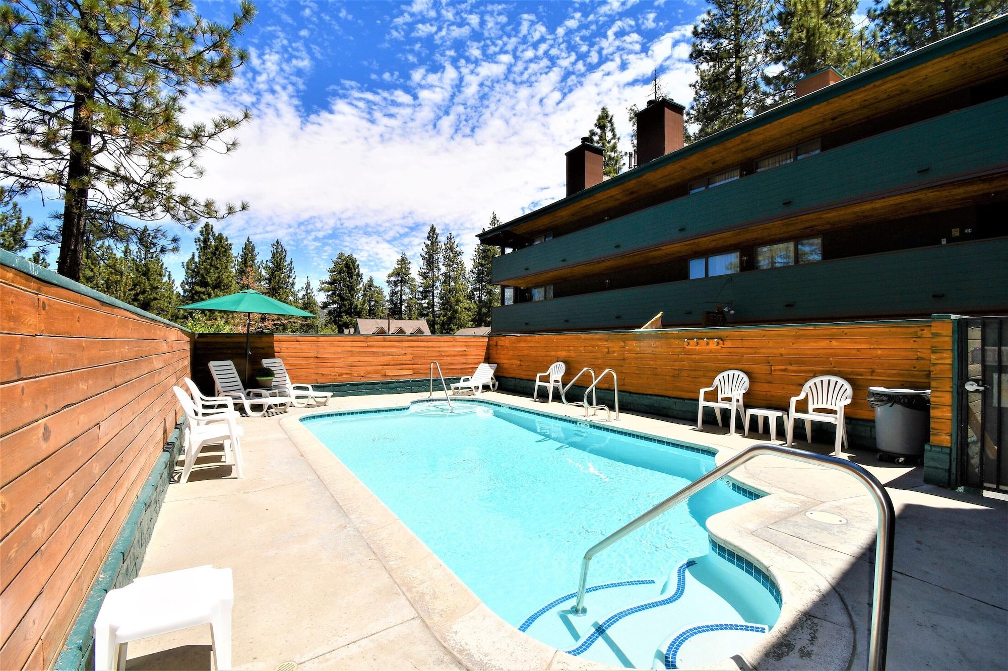 Varios Snow Lake Lodge