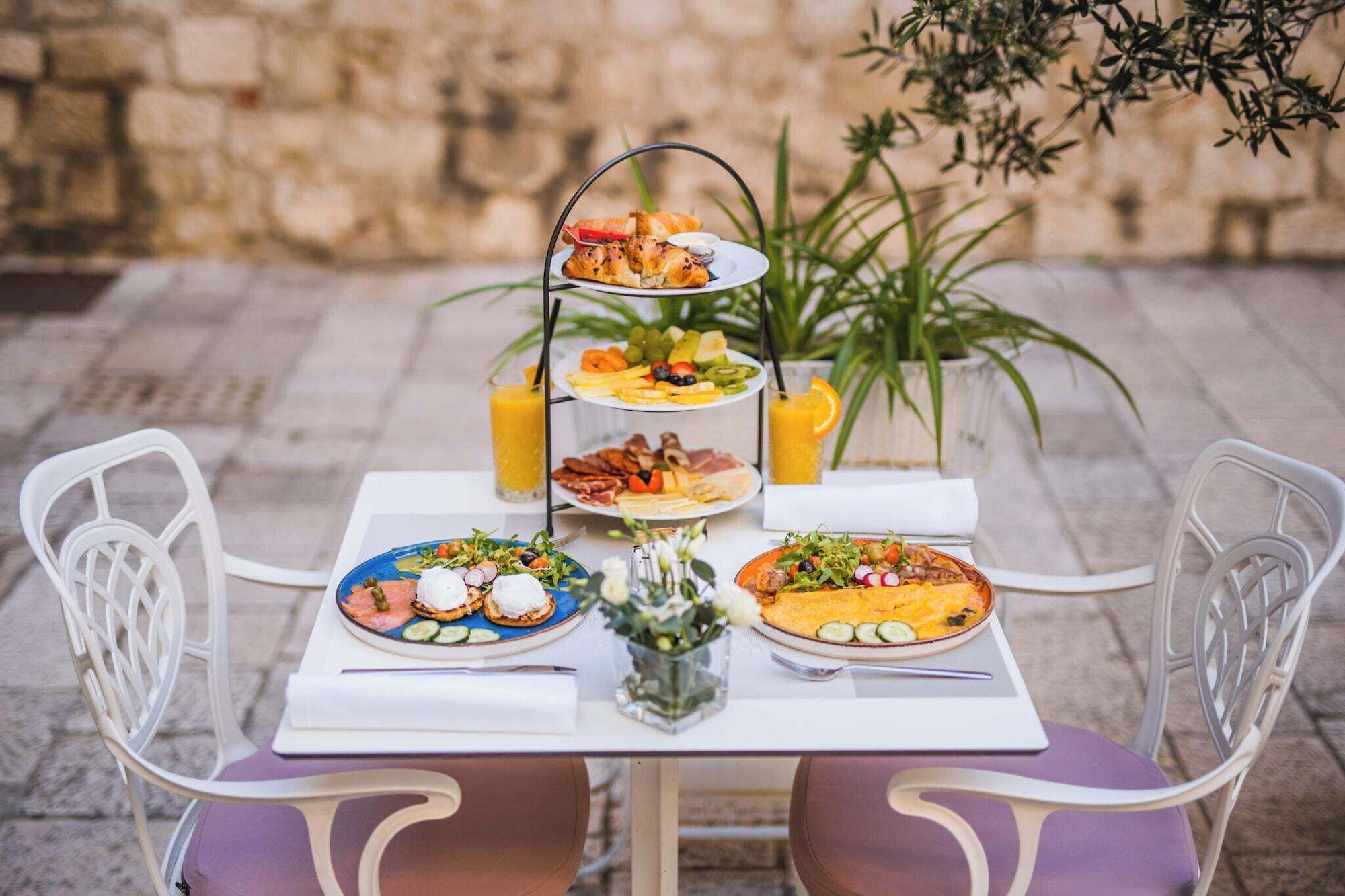 Vista Exterior Hotel Vestibul Palace