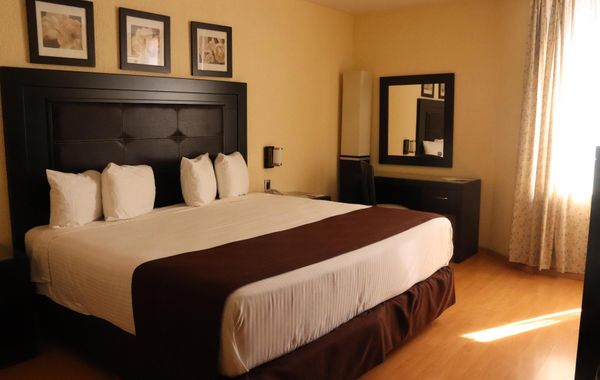 Hotel Santa Irene Guadalajara - Hoteles con alberca en Guadalajara, Jalisco