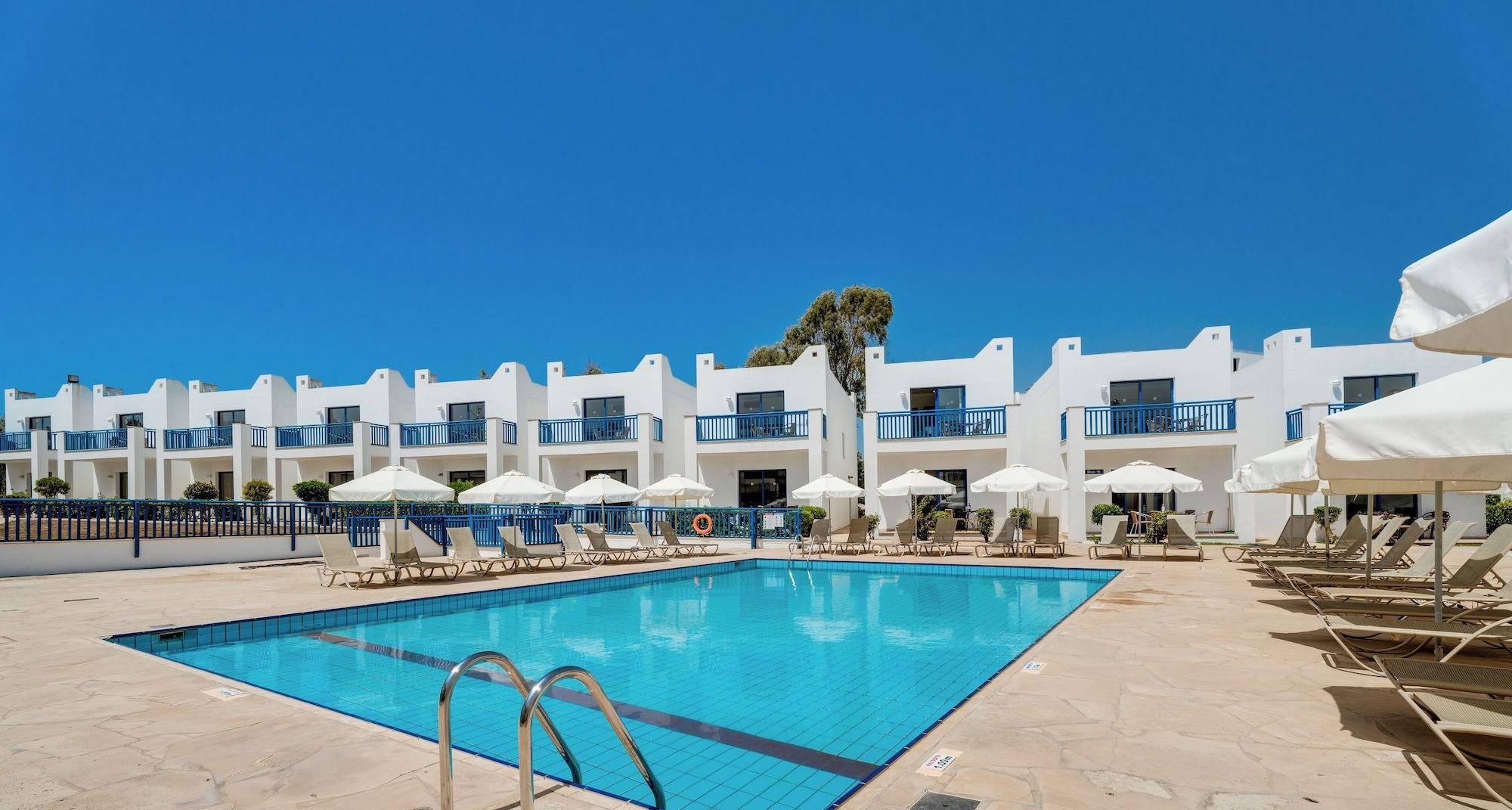 Vista Piscina Kritamo Beach Hotel Apartments