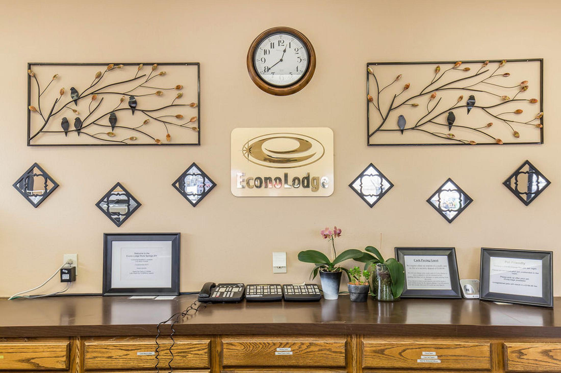Vista Lobby Studio 6 Rock Springs WY Flaming Gorge