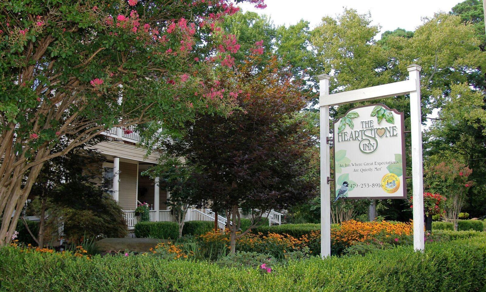 Vista Exterior Heartstone Inn B&B & Cottages