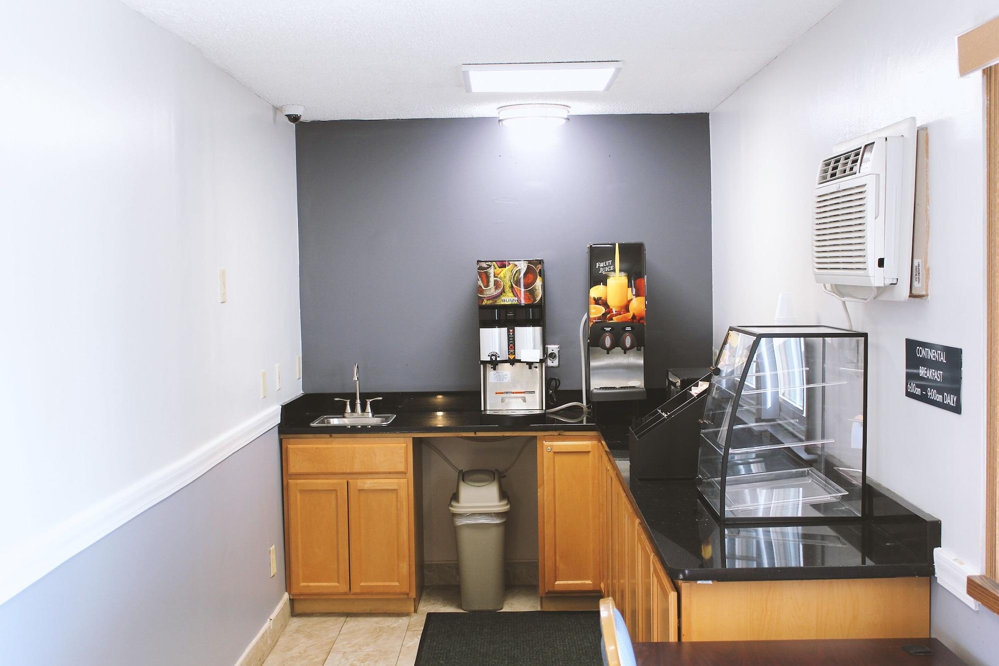Restaurant Coratel Inn & Suites by Jasper Hastings