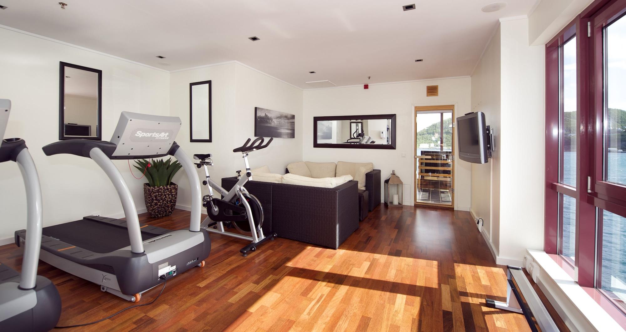Gimnasio Home Hotel Arcticus - Dinner included