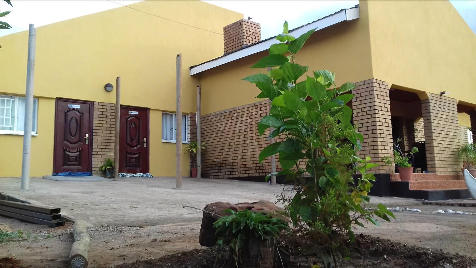 Varios Sweetberries Bed & Breakfast