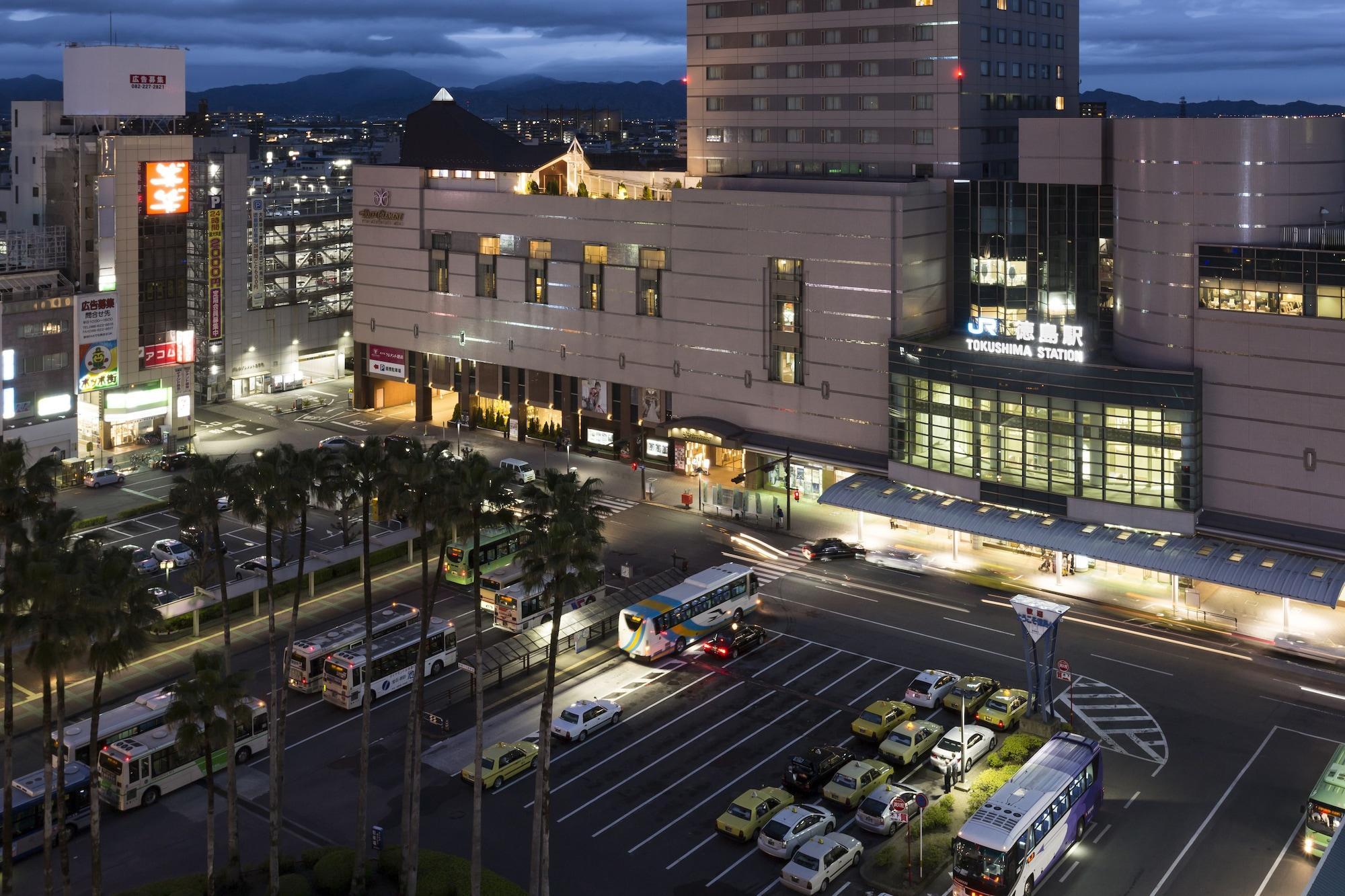 Vista Exterior Hotel Sunroute Tokushima