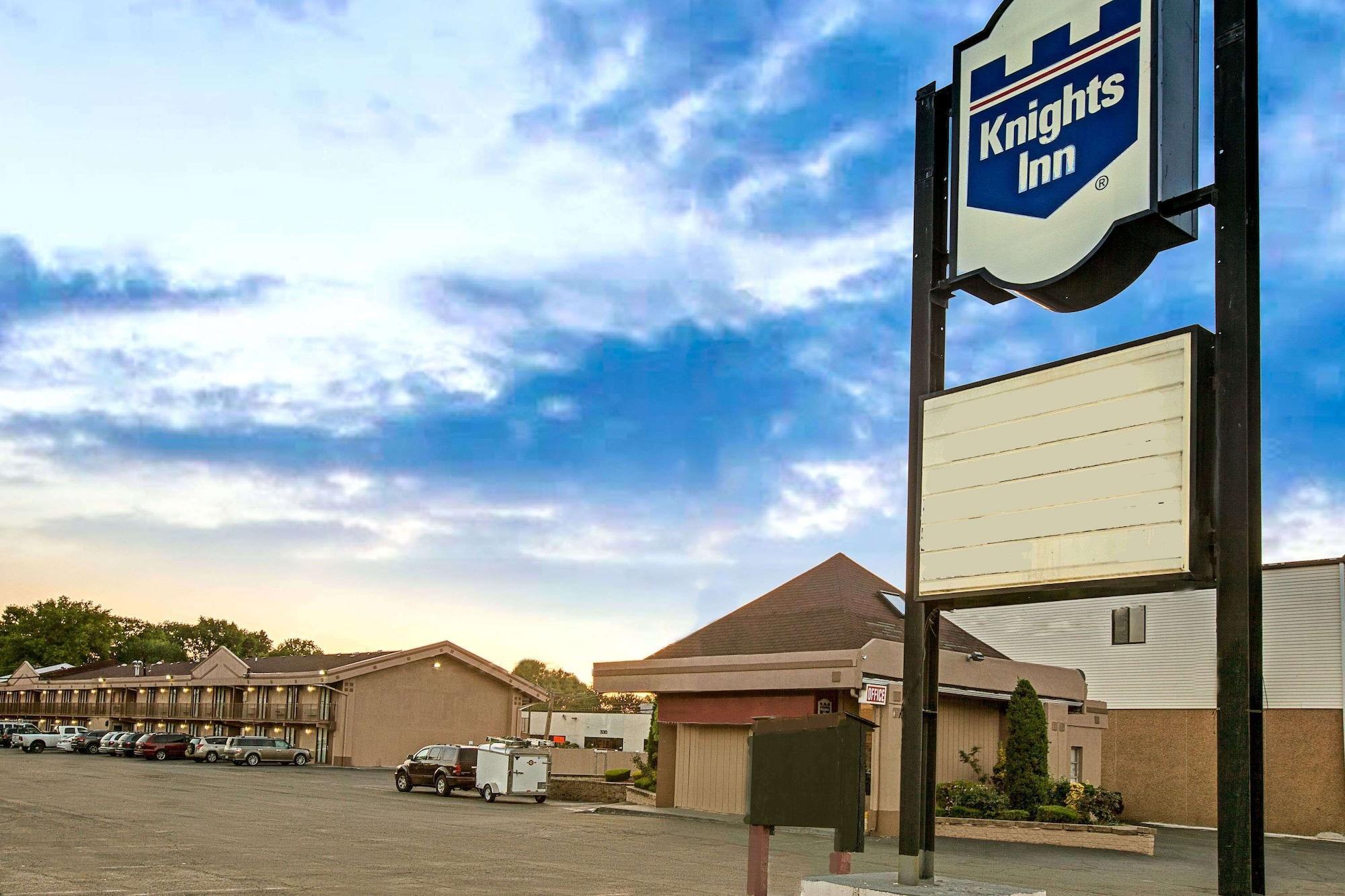Vista Exterior Knights Inn South Hackensack