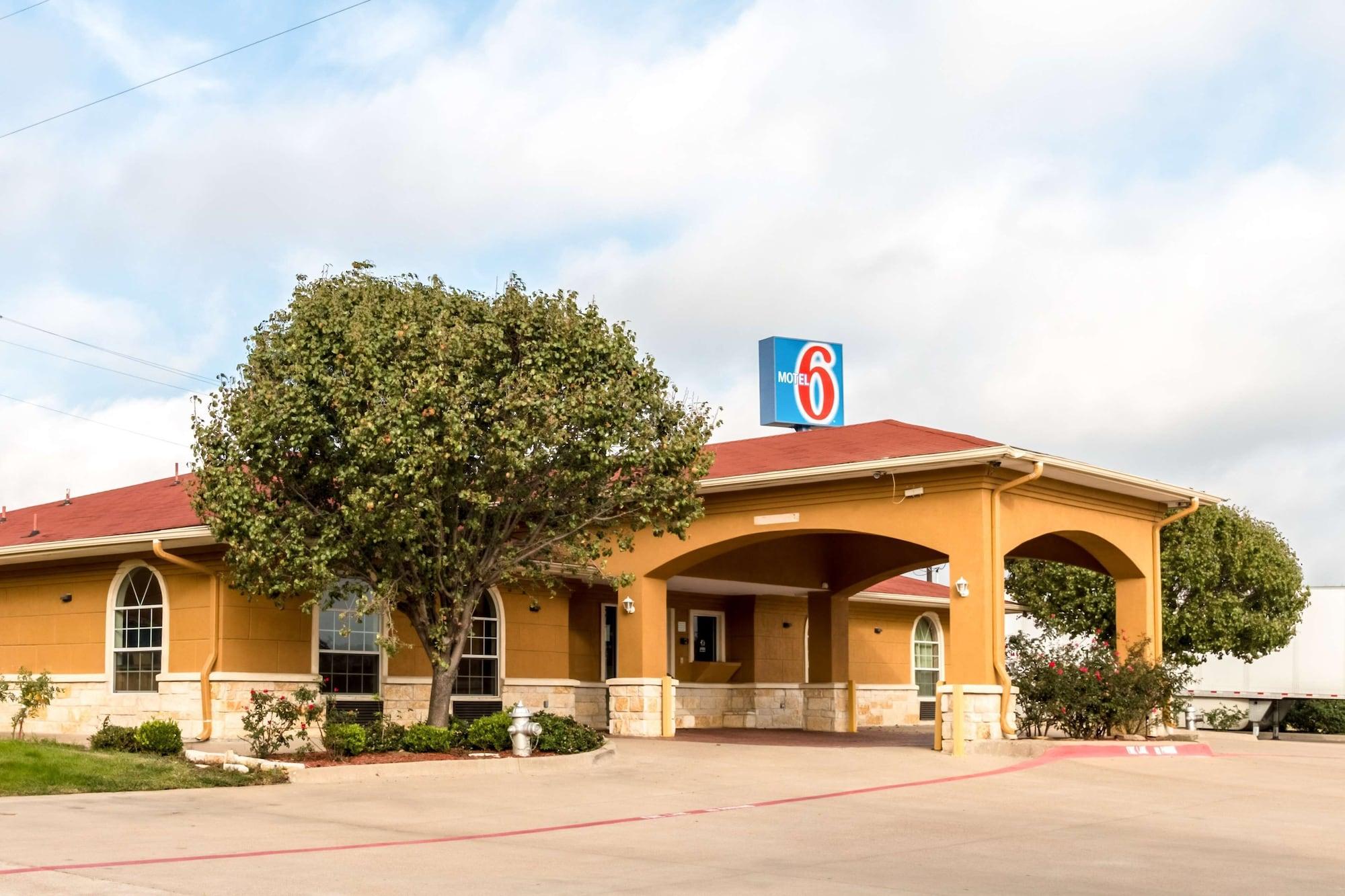 Varios Motel 6 Alvarado, TX