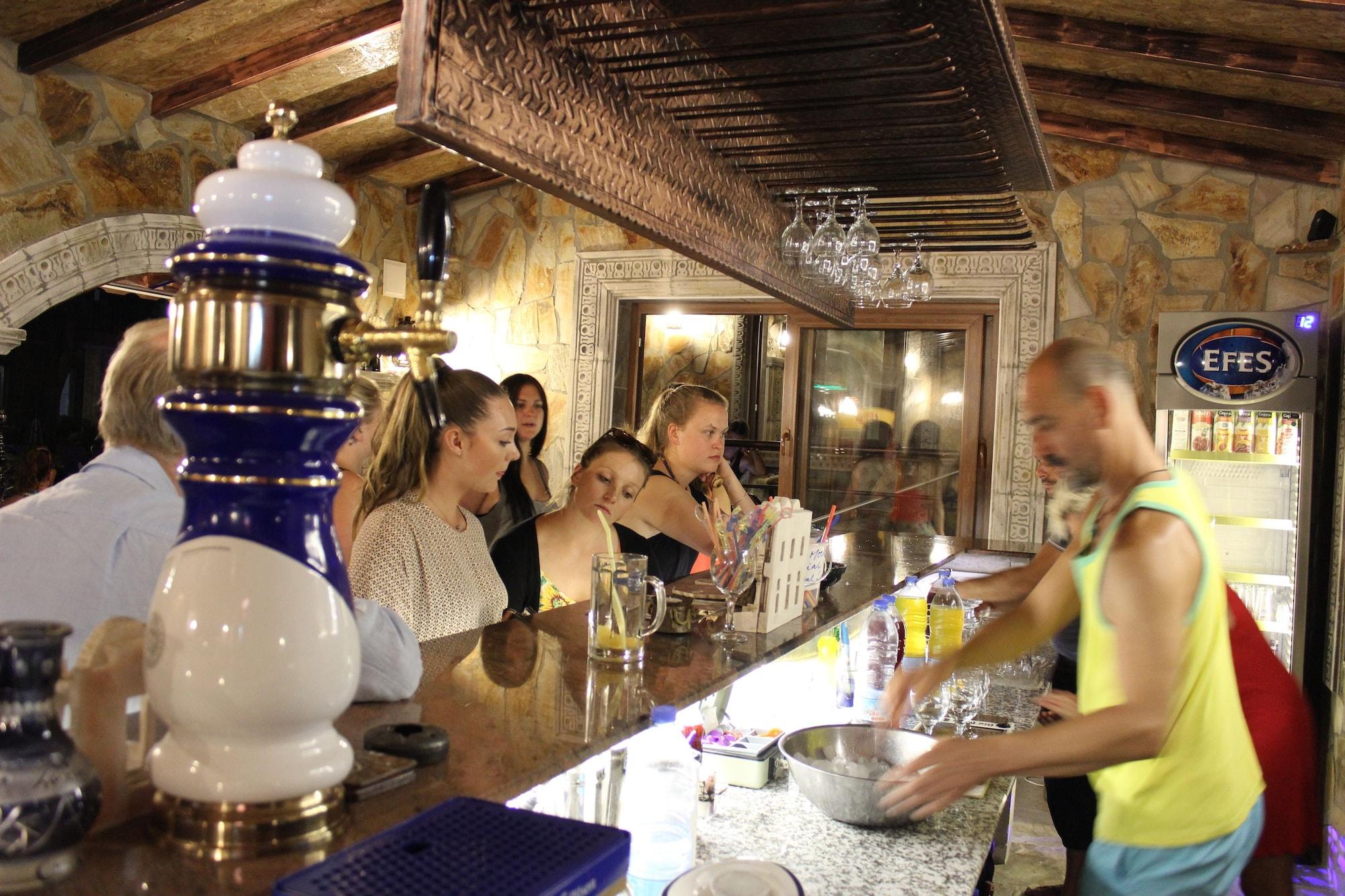 Bar/Salón Atilla's Getaway