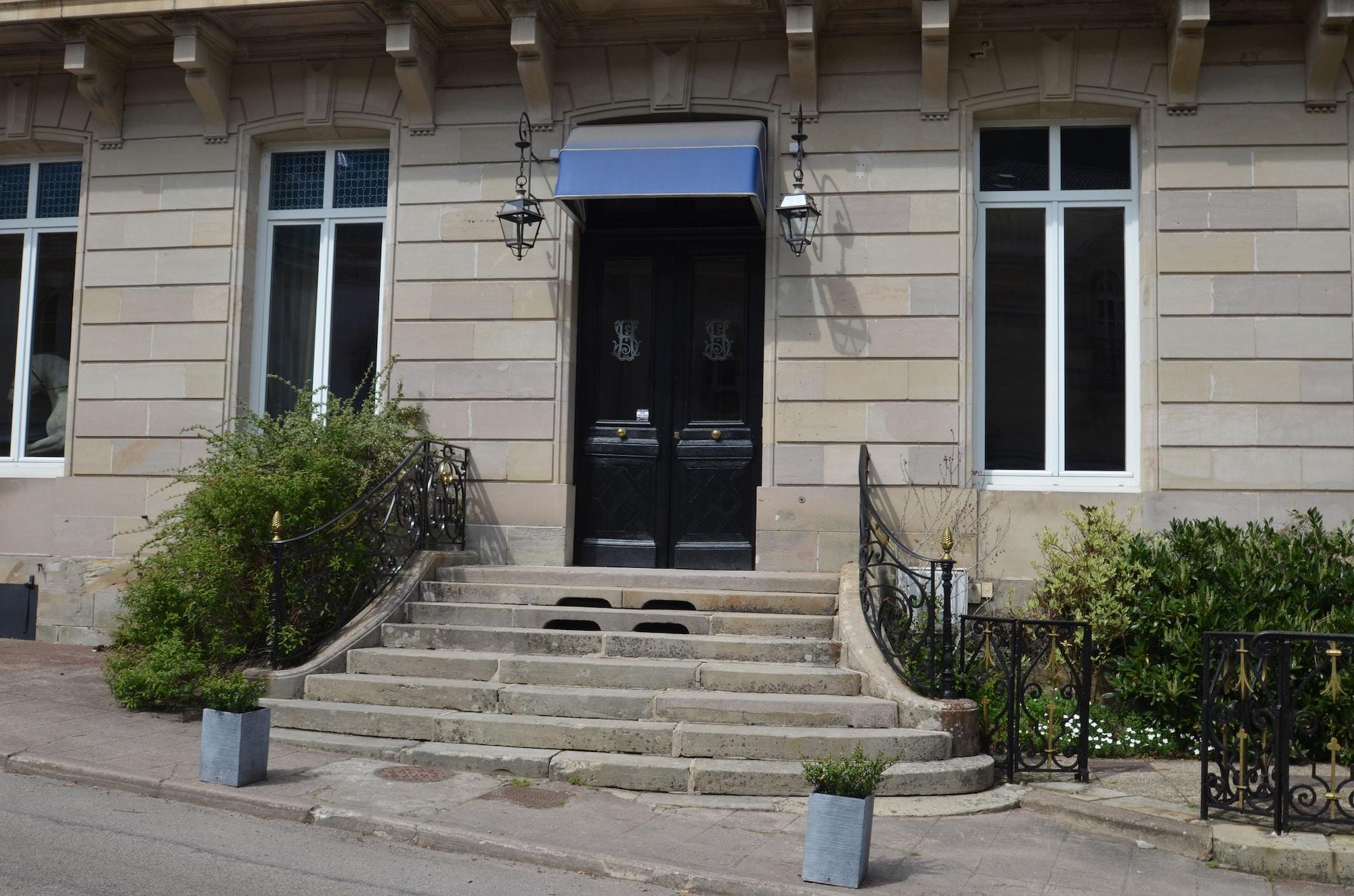 Vista Exterior L'Empereur, sa Femme et le petit Prince