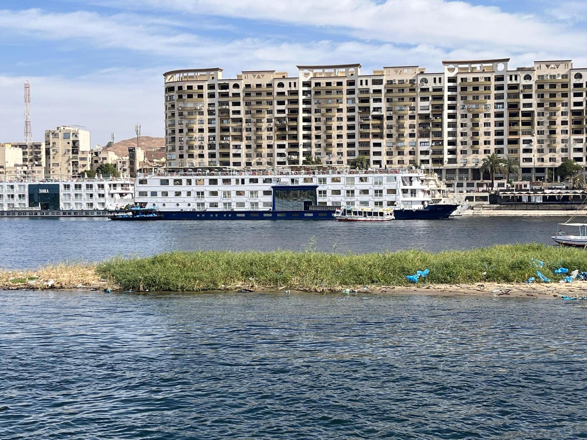 Vista Exterior Nile Bride