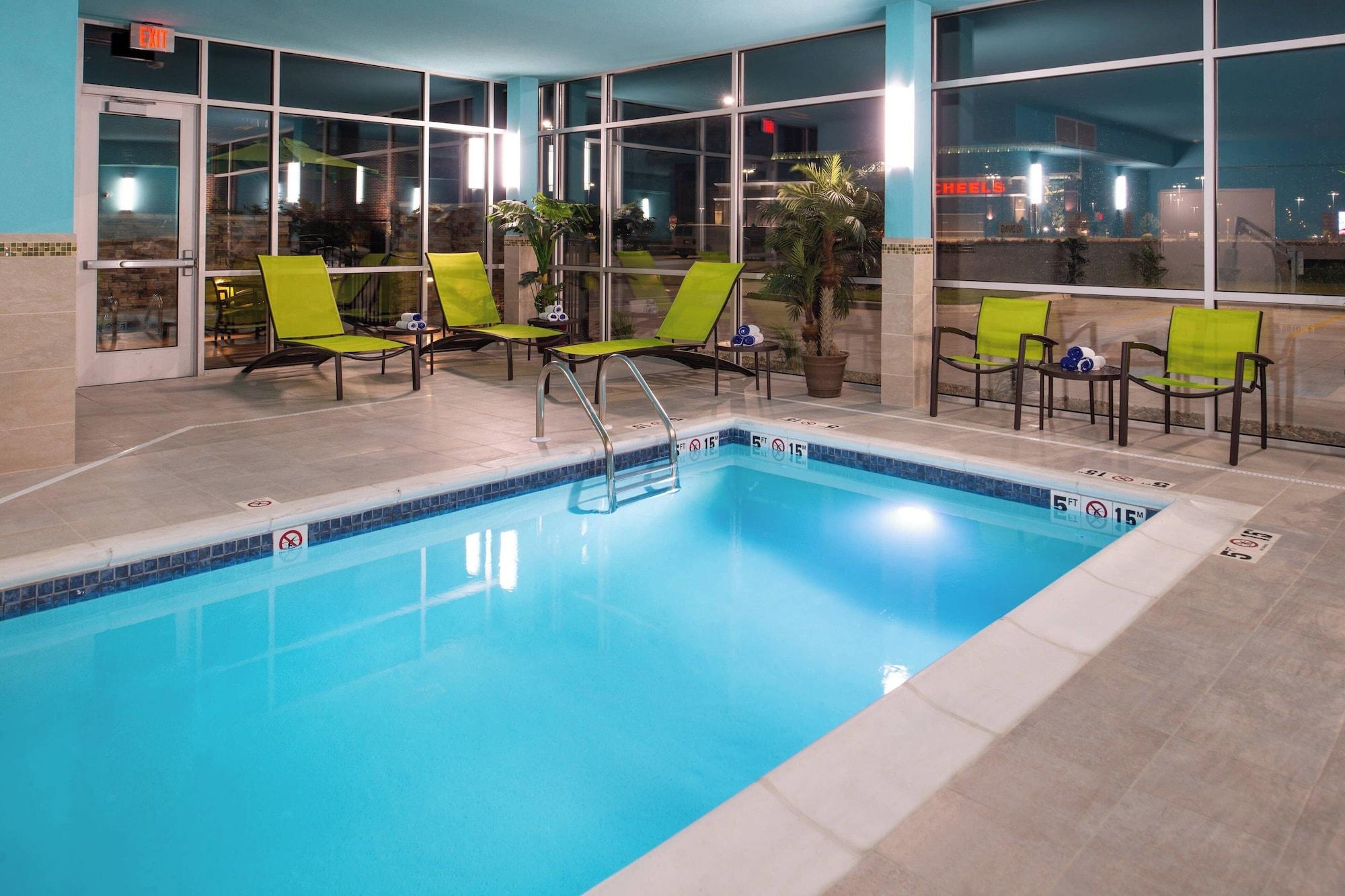 Vista Piscina SpringHill Suites by Marriott Springfield Southwest