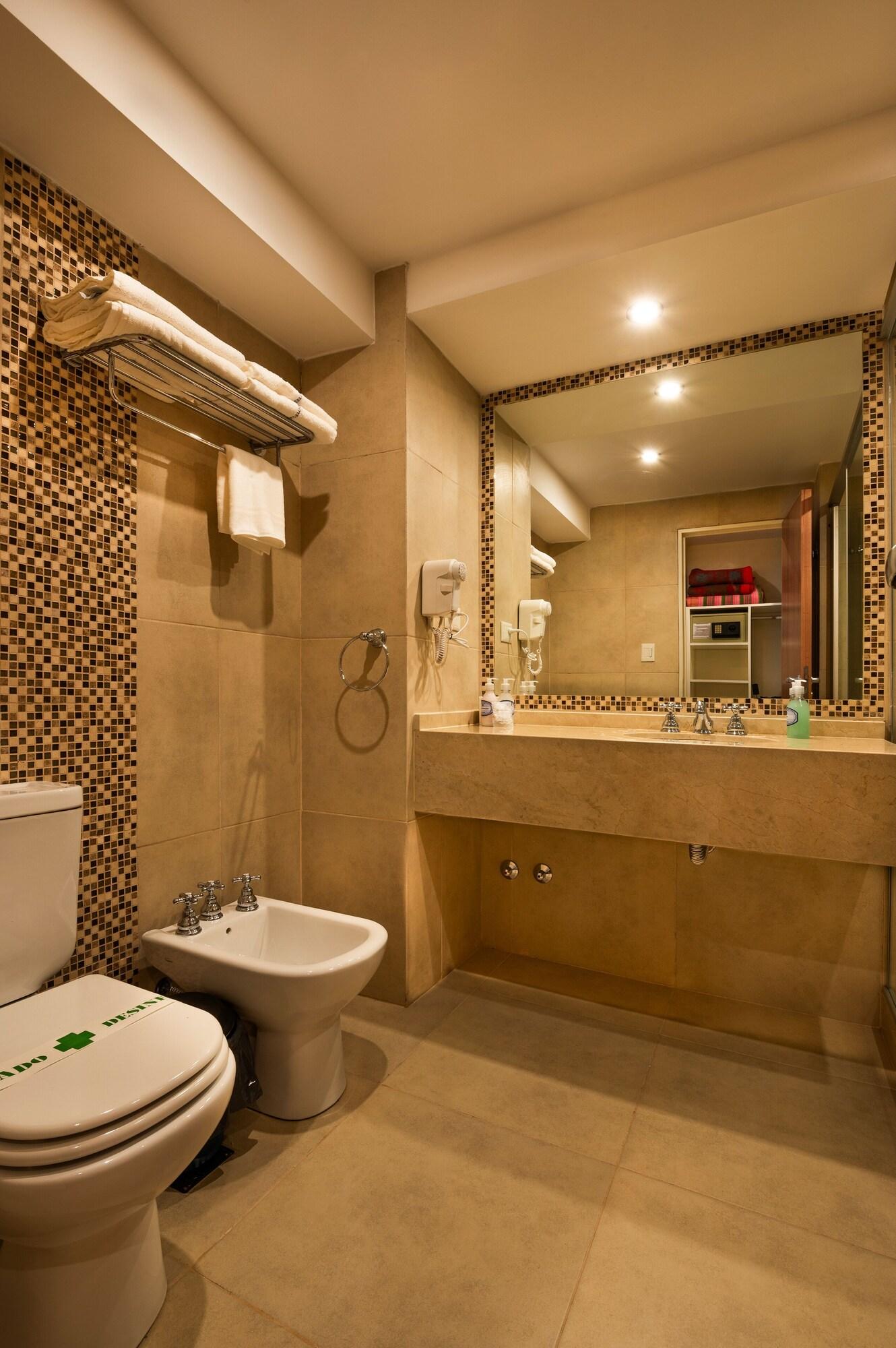 Equipamiento de Habitación Intersur Hotel La Cumbre