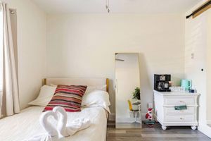 Alquiler Vacacional - Downtown Walkable WFH with free Washer and Dryer Private Bed & Bath