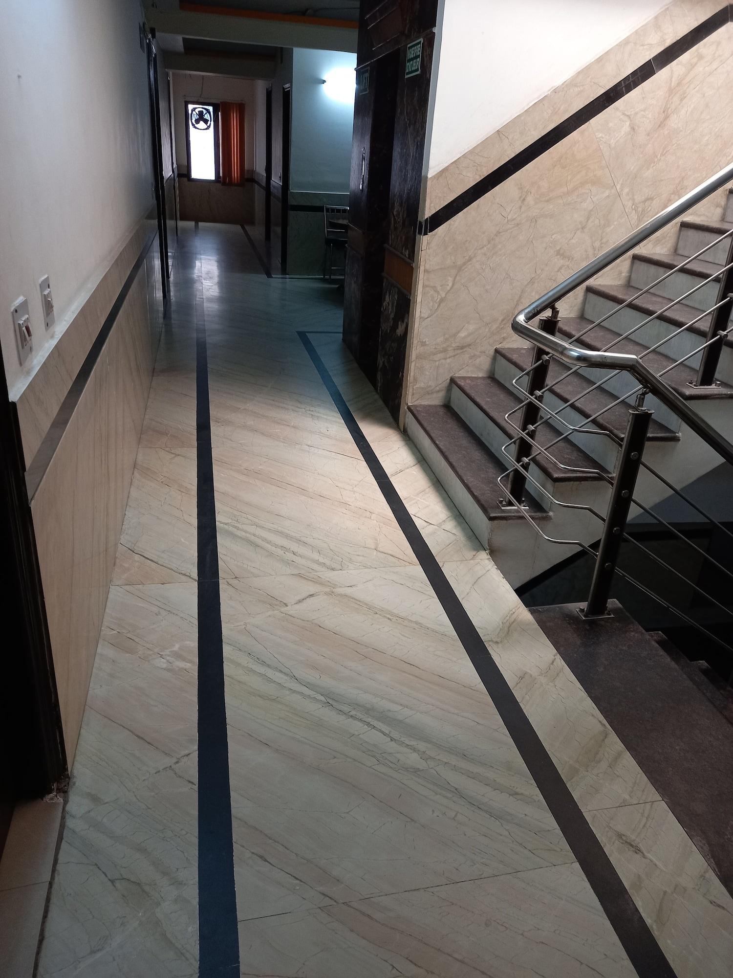 Varios Hotel Su Shree Continental