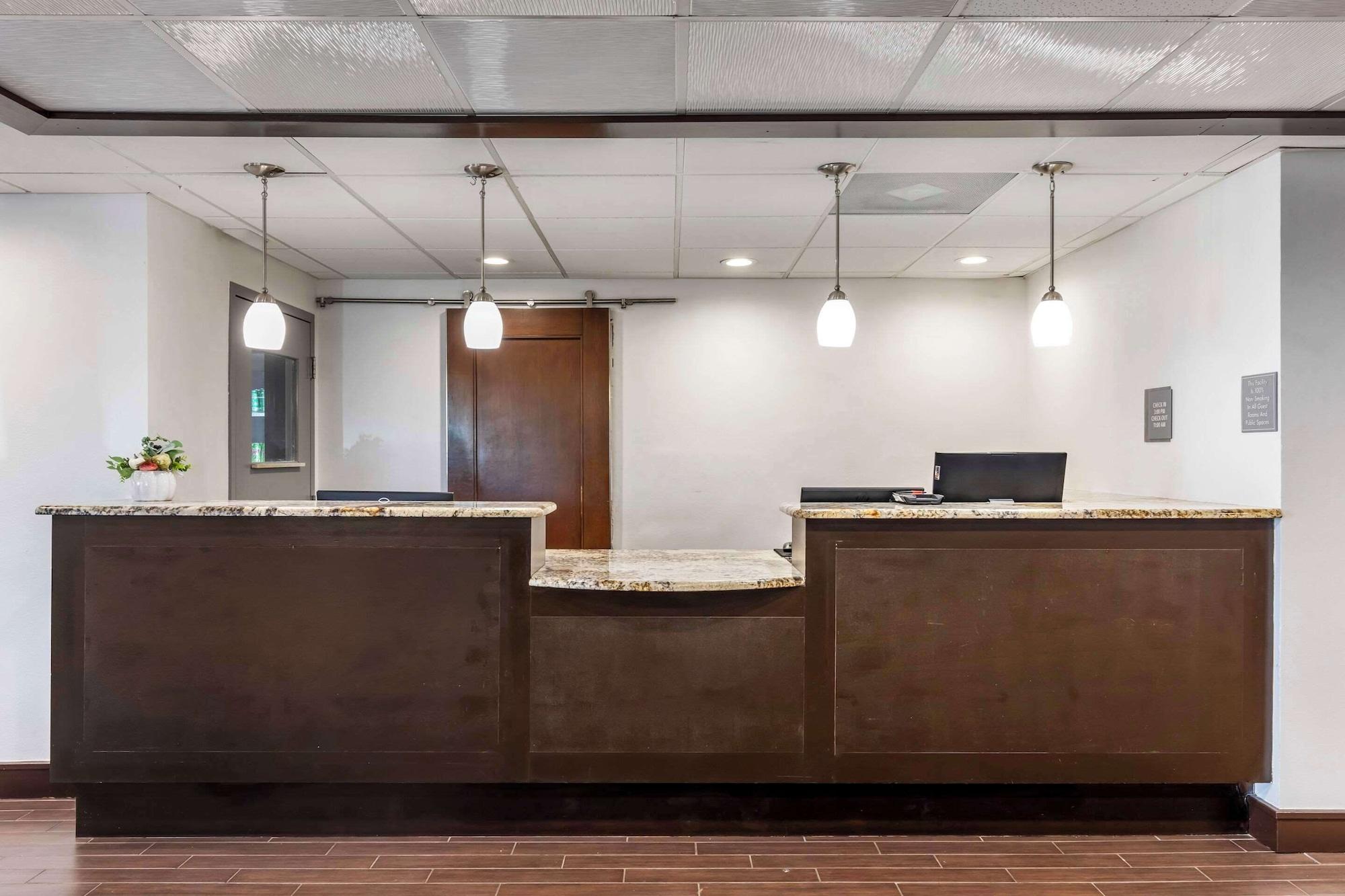 Vista Lobby Comfort Inn Dallas North Love Field Airport