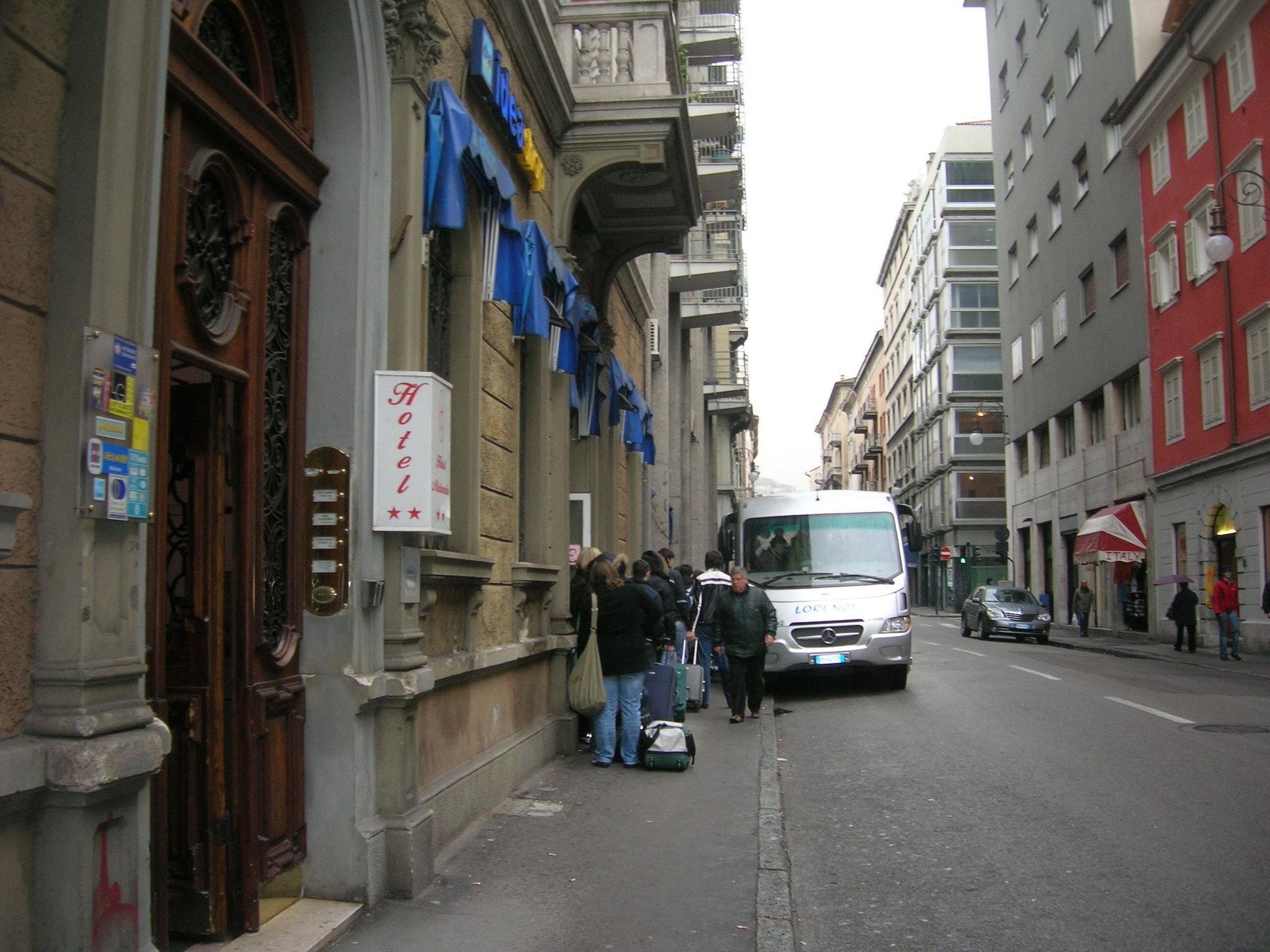 Vista Exterior Alabarda Hotel
