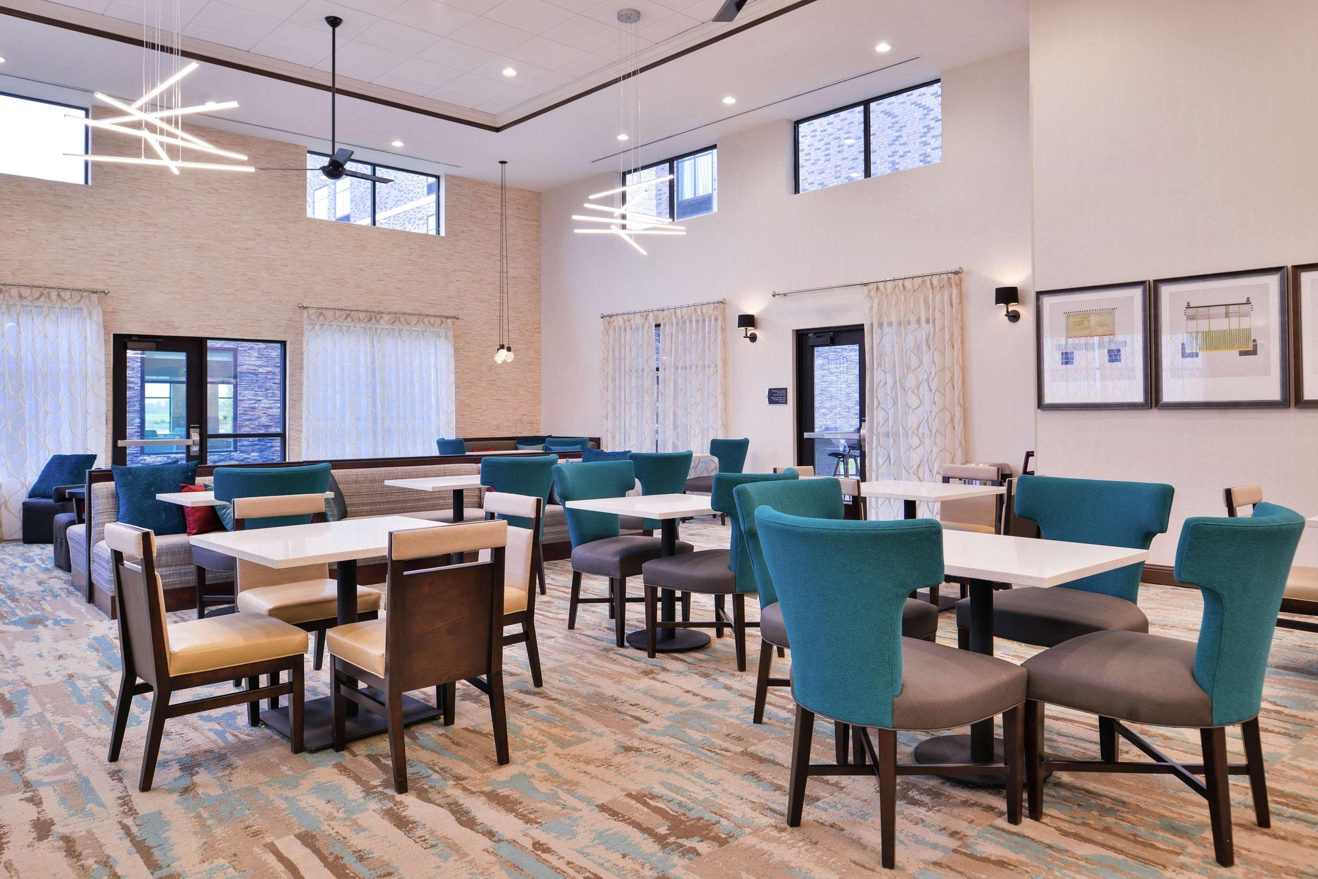 Vista Lobby Homewood Suites by Hilton Des Moines Airport