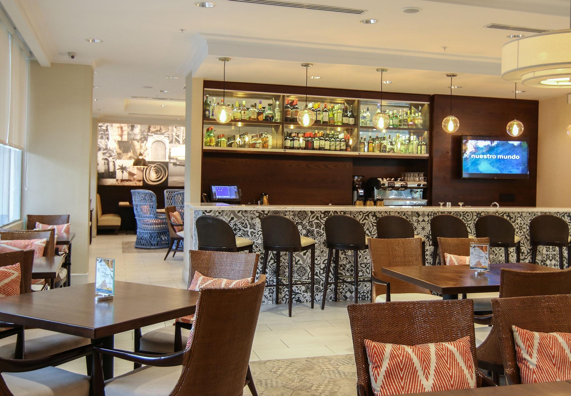 Bar/Salón The Executive Hotel