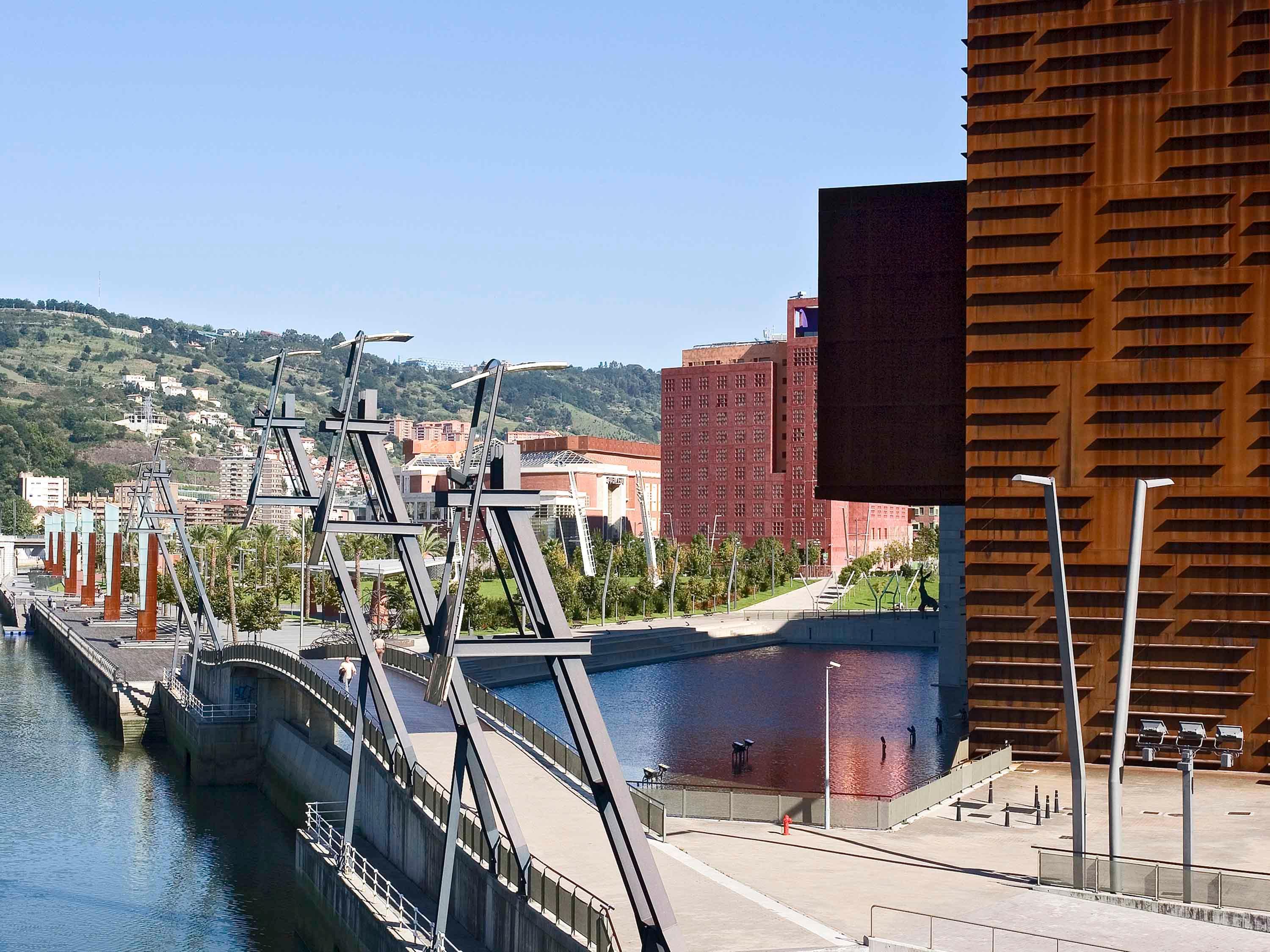 Vista Exterior ibis Bilbao Centro