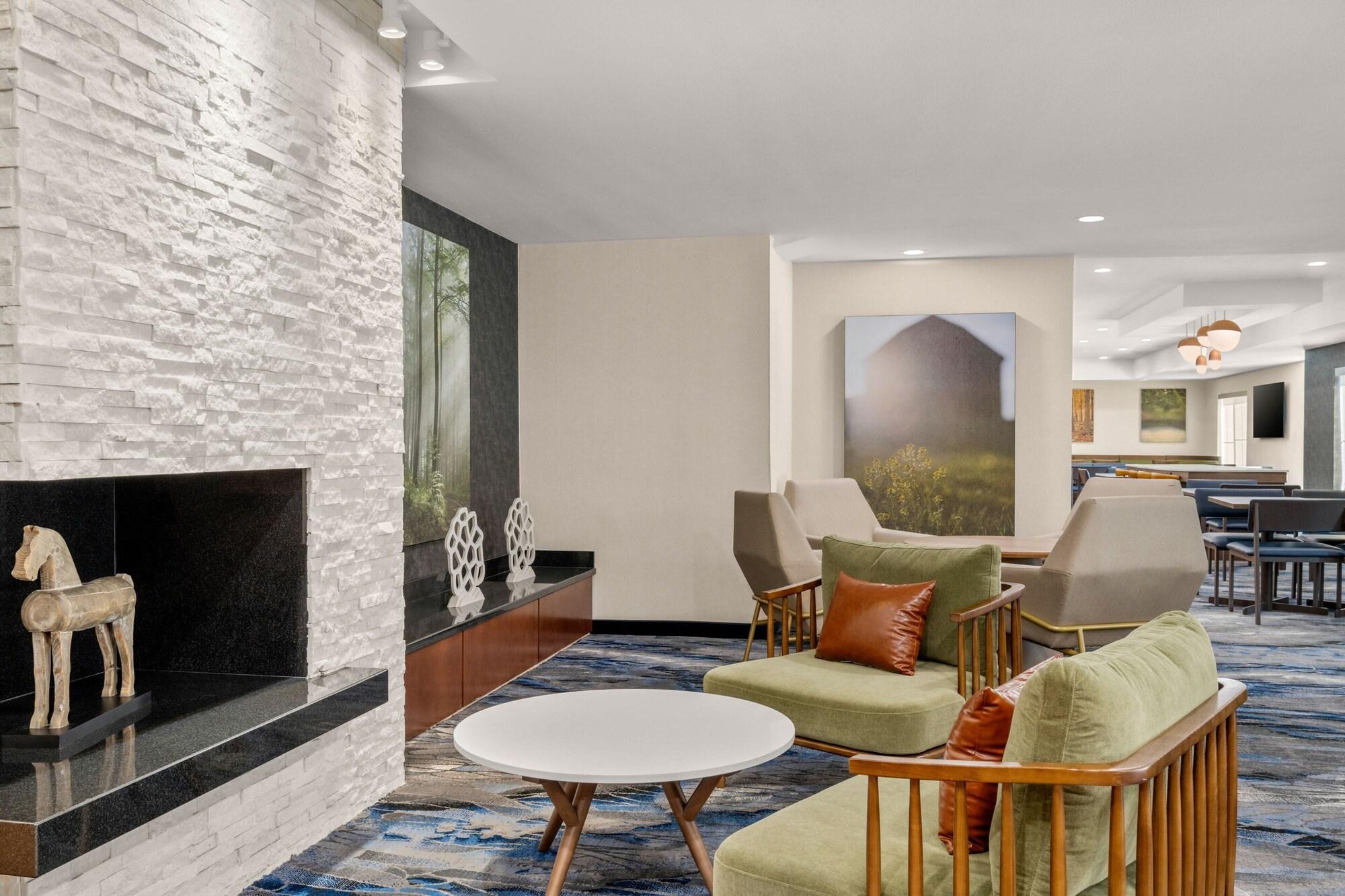 Vista Lobby Fairfield Inn & Suites by Marriott Chicago Naperville/Aurora