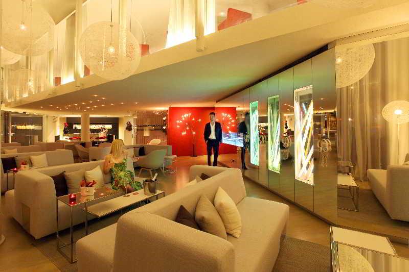 Vista Lobby Cram