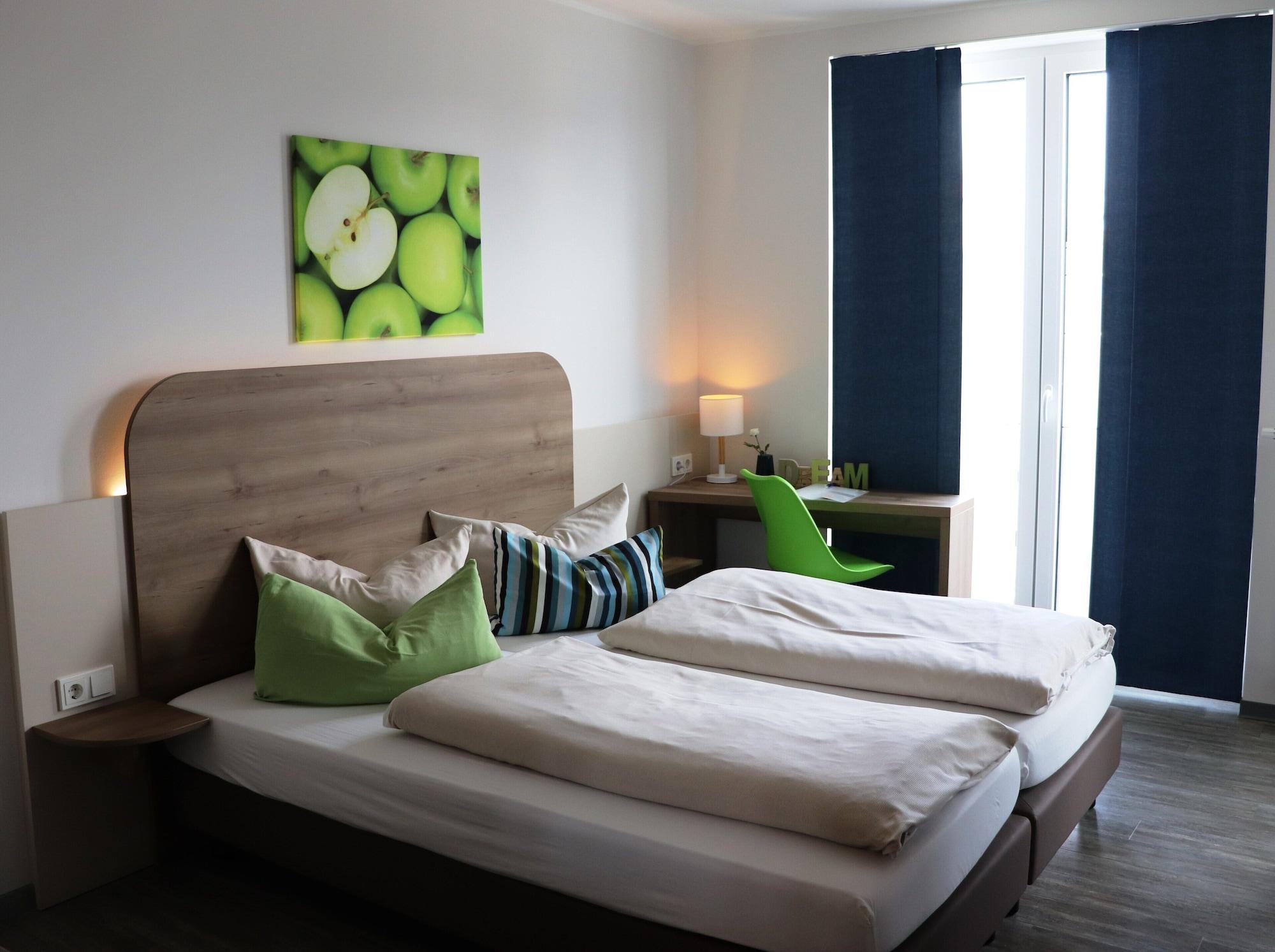 Varios Hotel M24