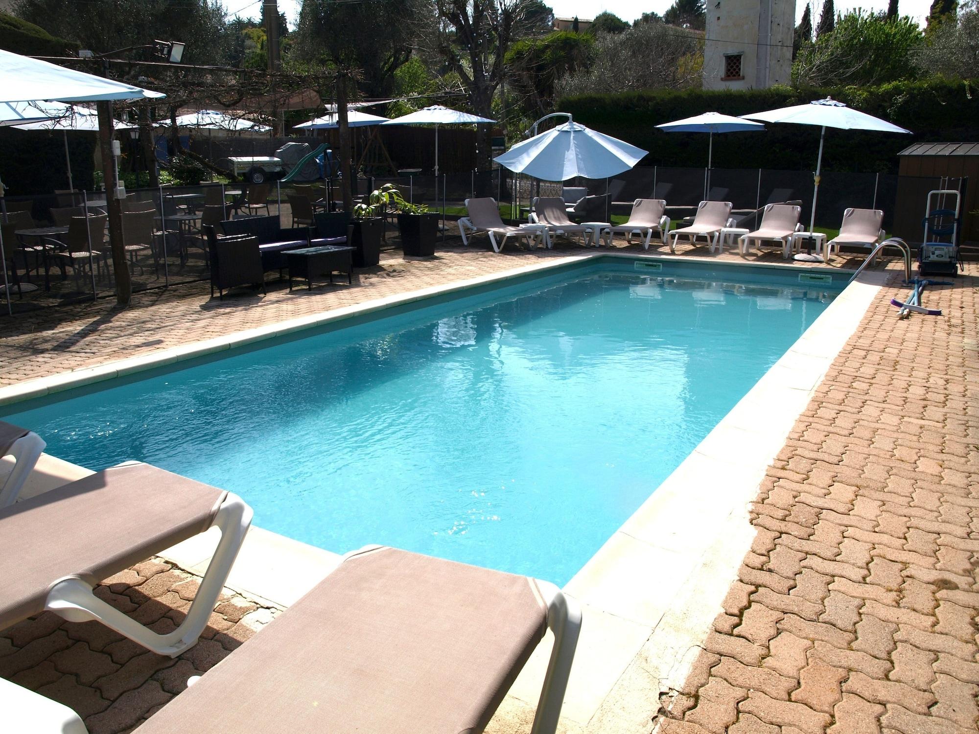 Vista Piscina Hotel des Cayrons