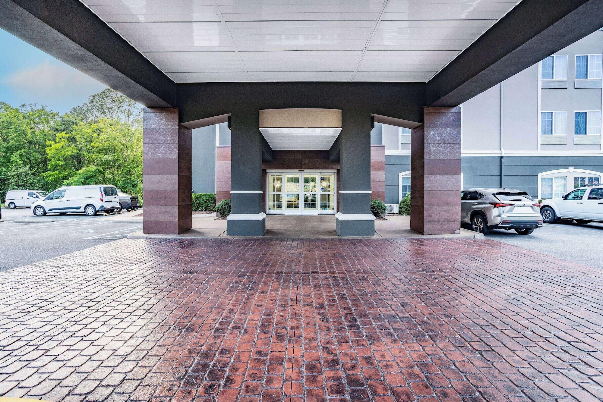 Vista Exterior La Quinta Inn & Suites by Wyndham Norfolk