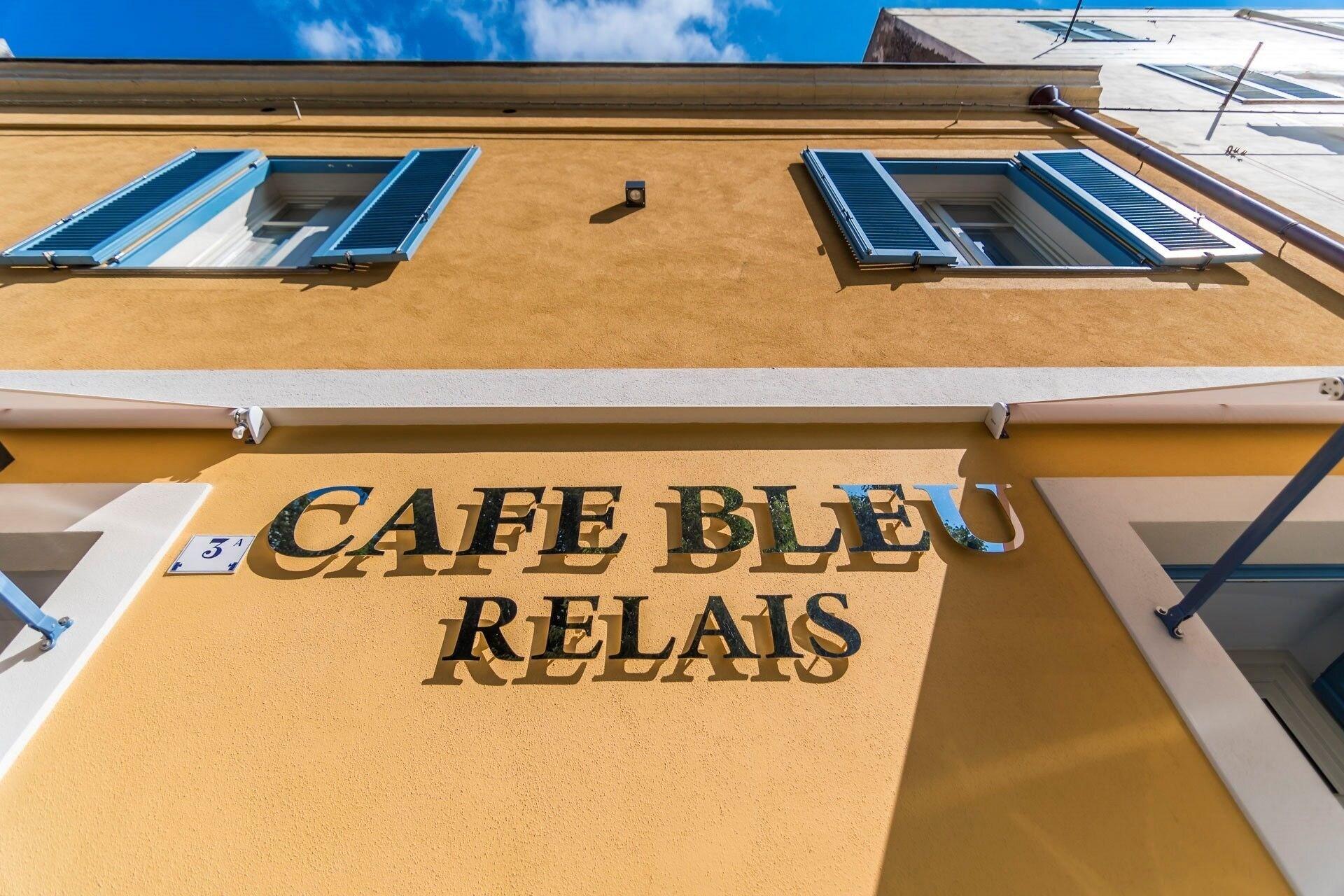 Vista Exterior Cafe Bleu Relais