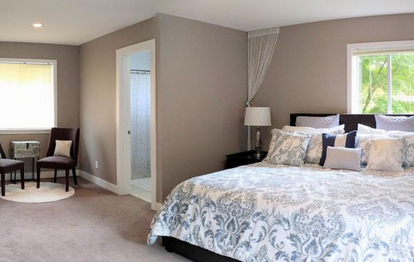 E John Street Apartment: UNIT B